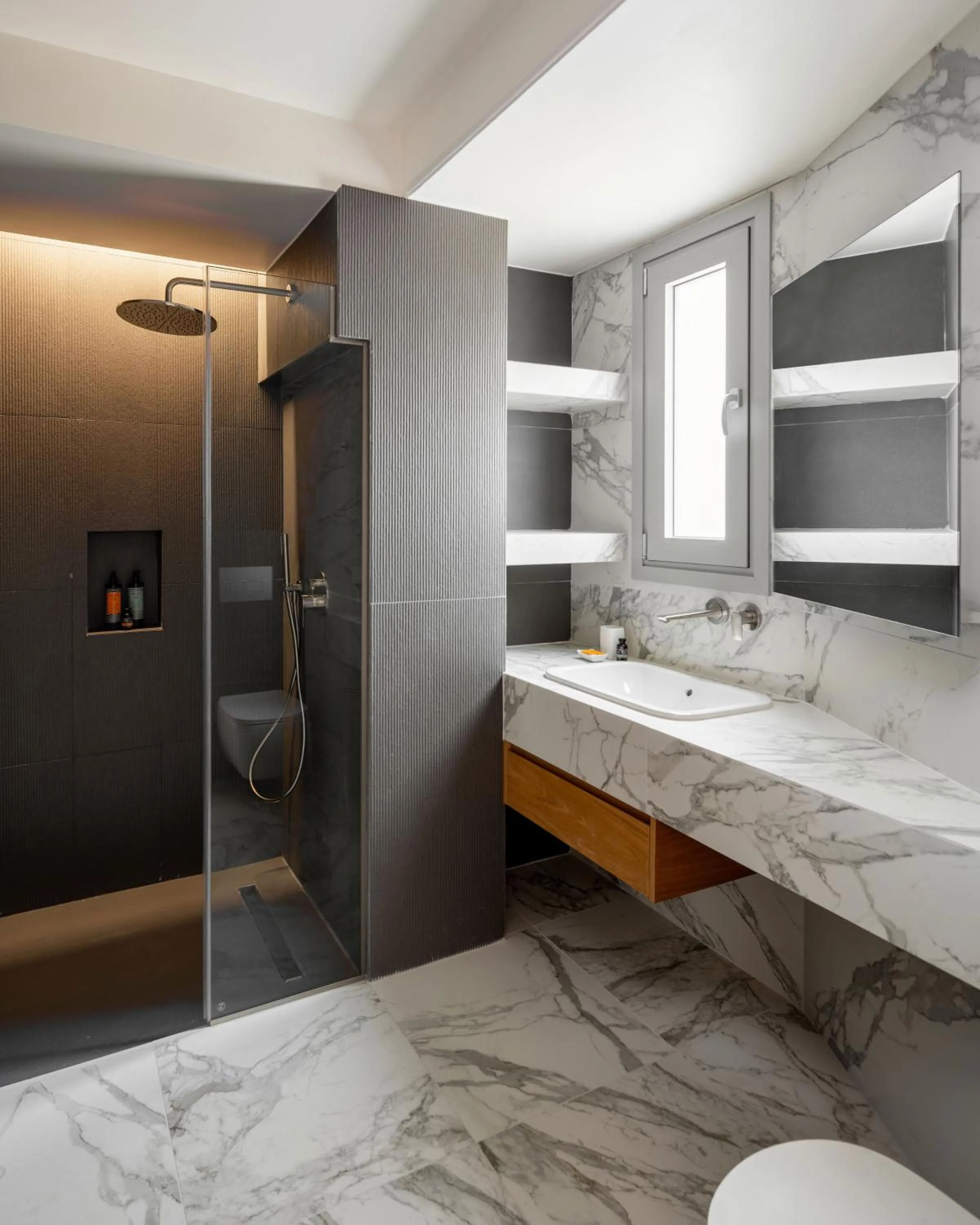 Bathroom, Bed in Townhouse Lefkada