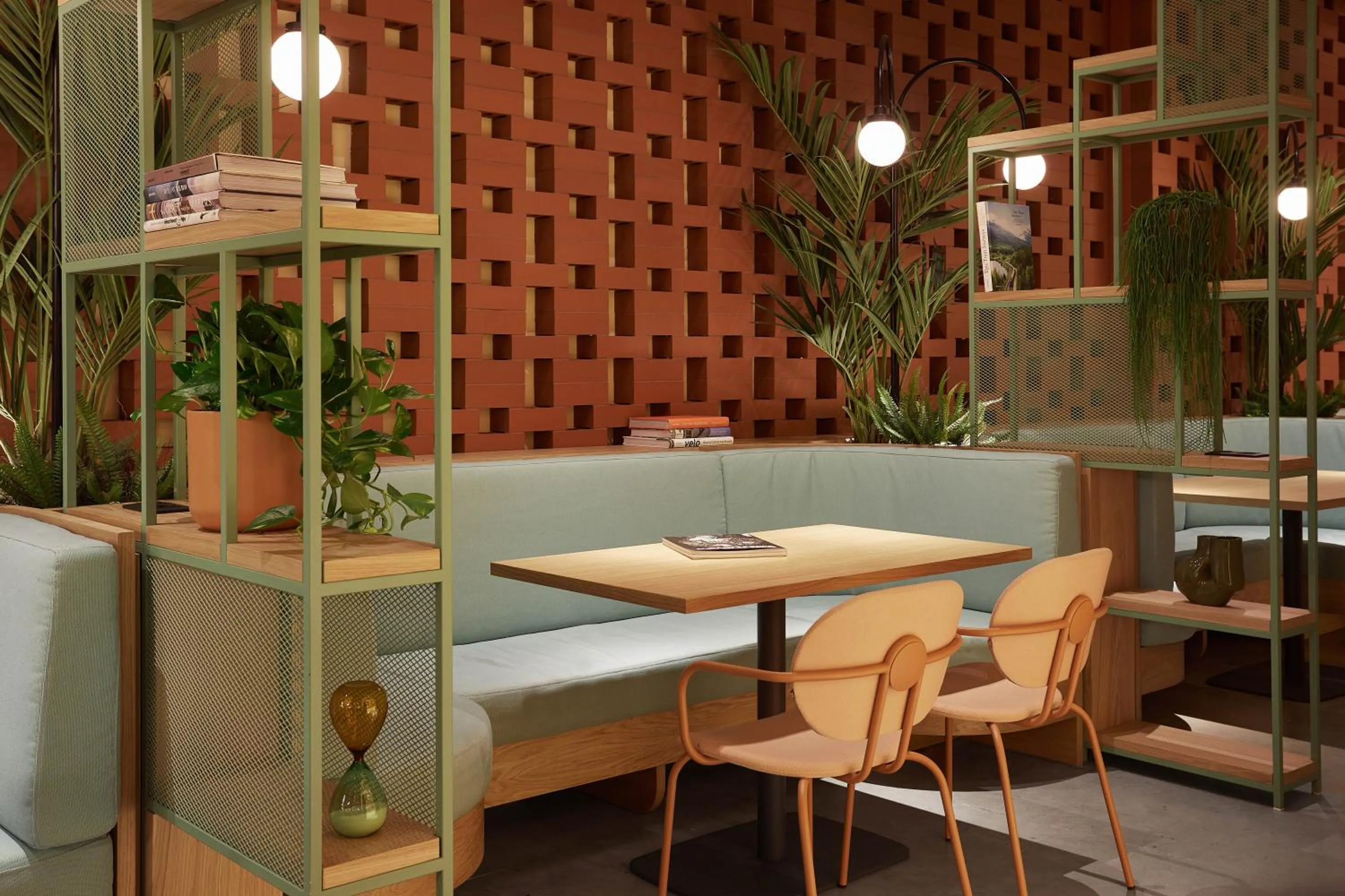 Restaurant/places to eat in The Social Hub Madrid 4 star