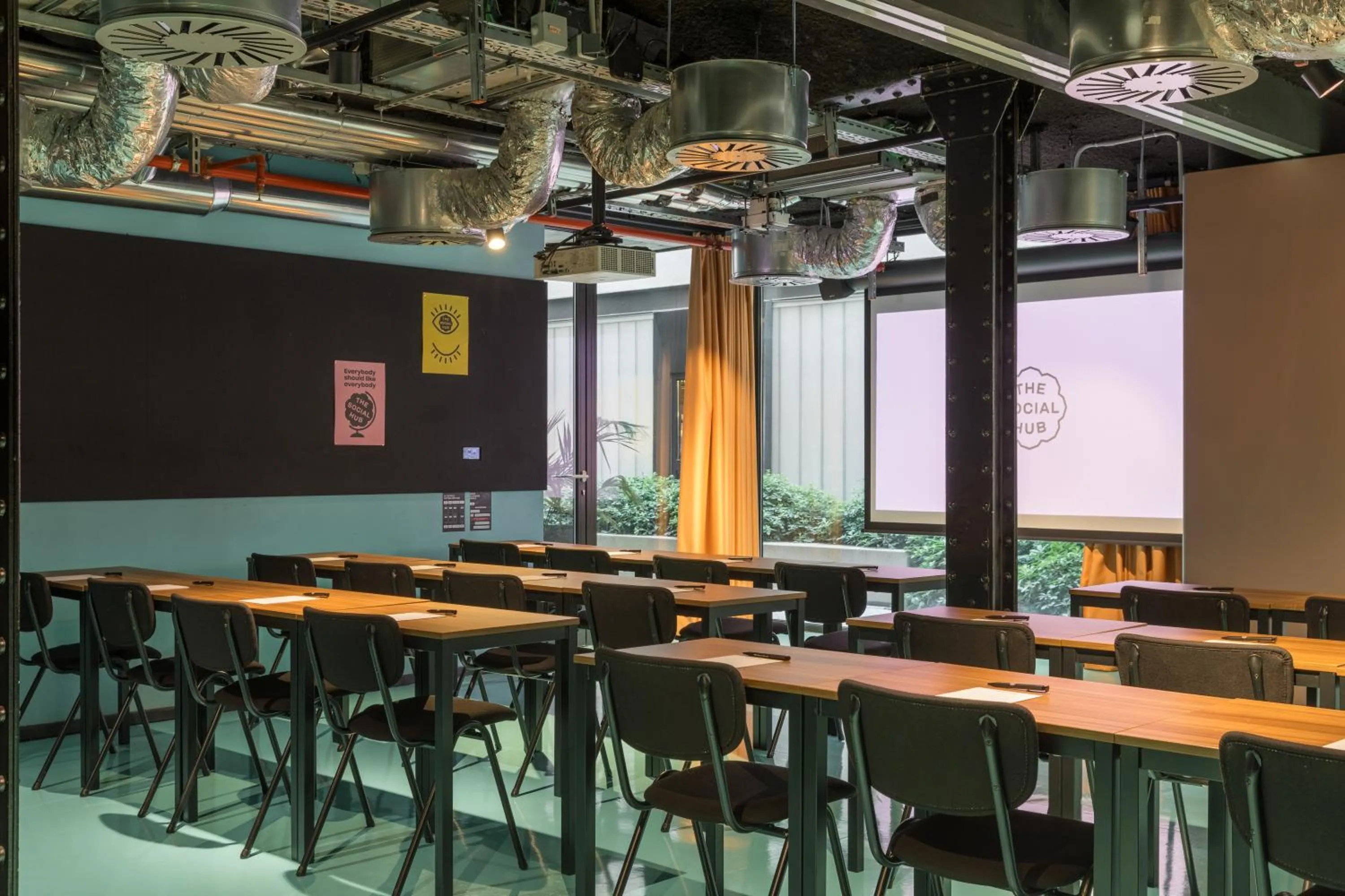 Business facilities in The Social Hub Madrid 4 star