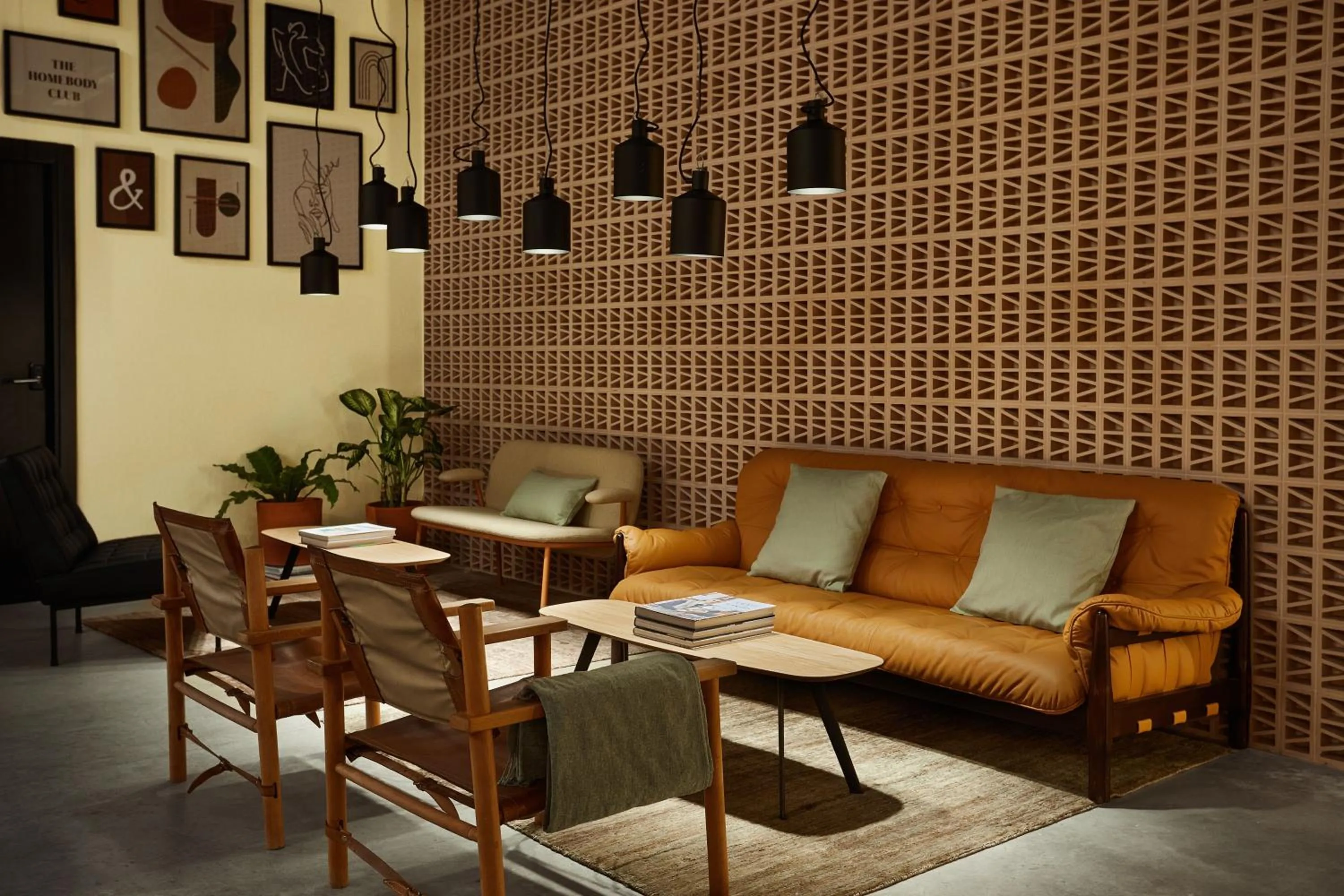 Seating area in The Social Hub Madrid 4 star