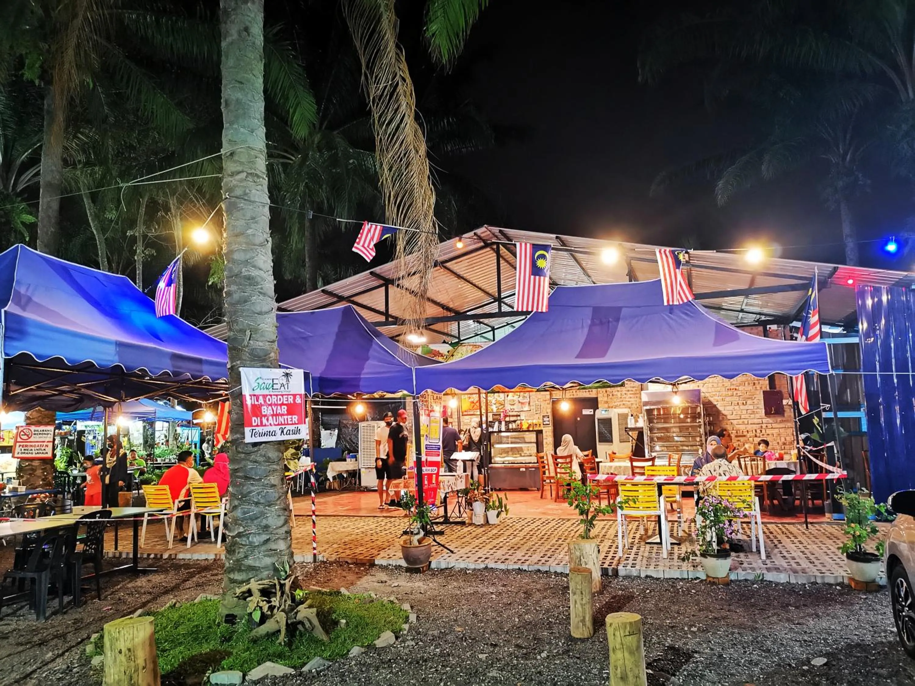 Restaurant/places to eat in Bell Suite - The Premium Suite @ Sepang