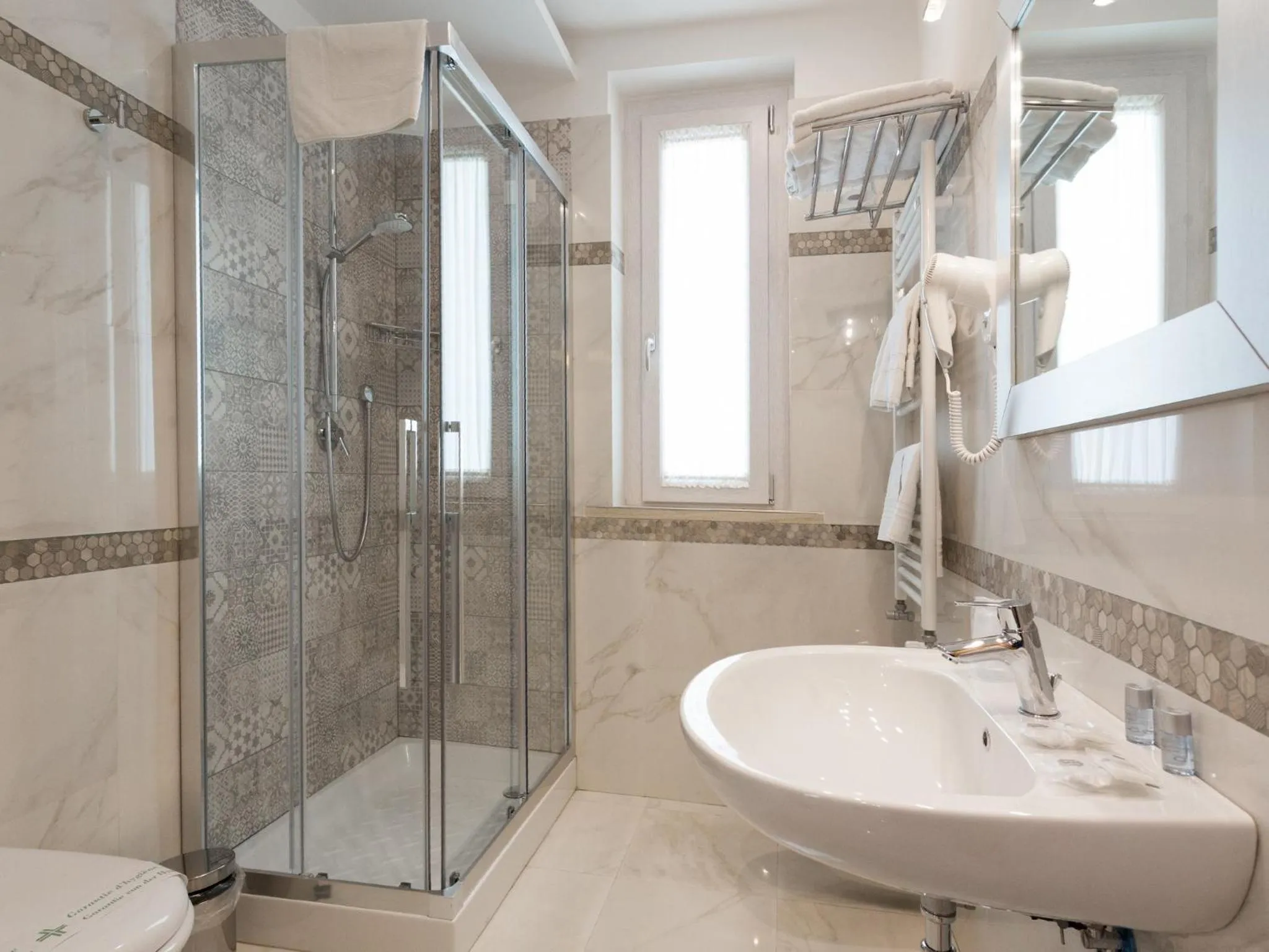 Shower in Buono Hotel