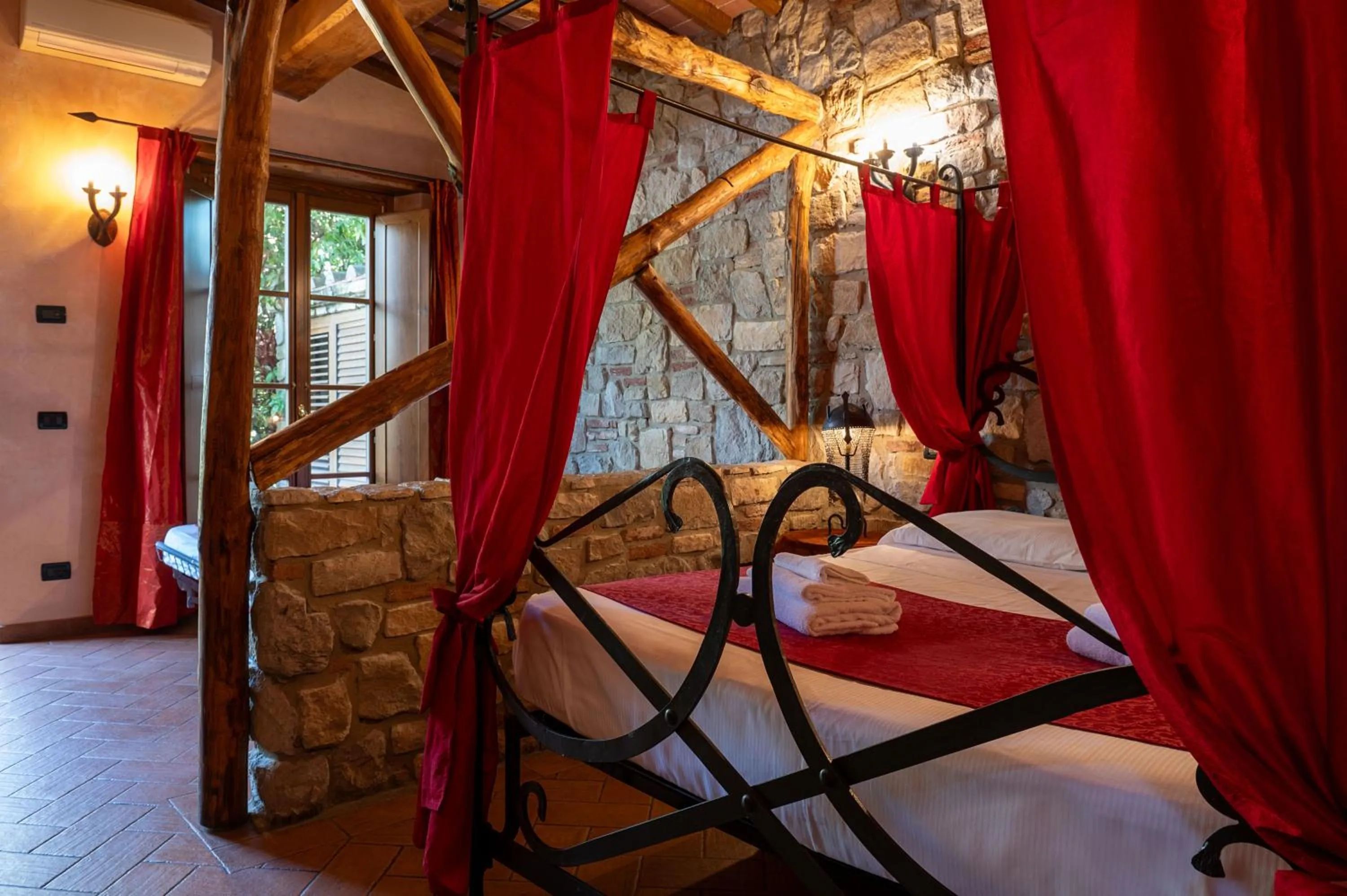 Photo of the whole room, Bed in Villa Corte Degli Dei