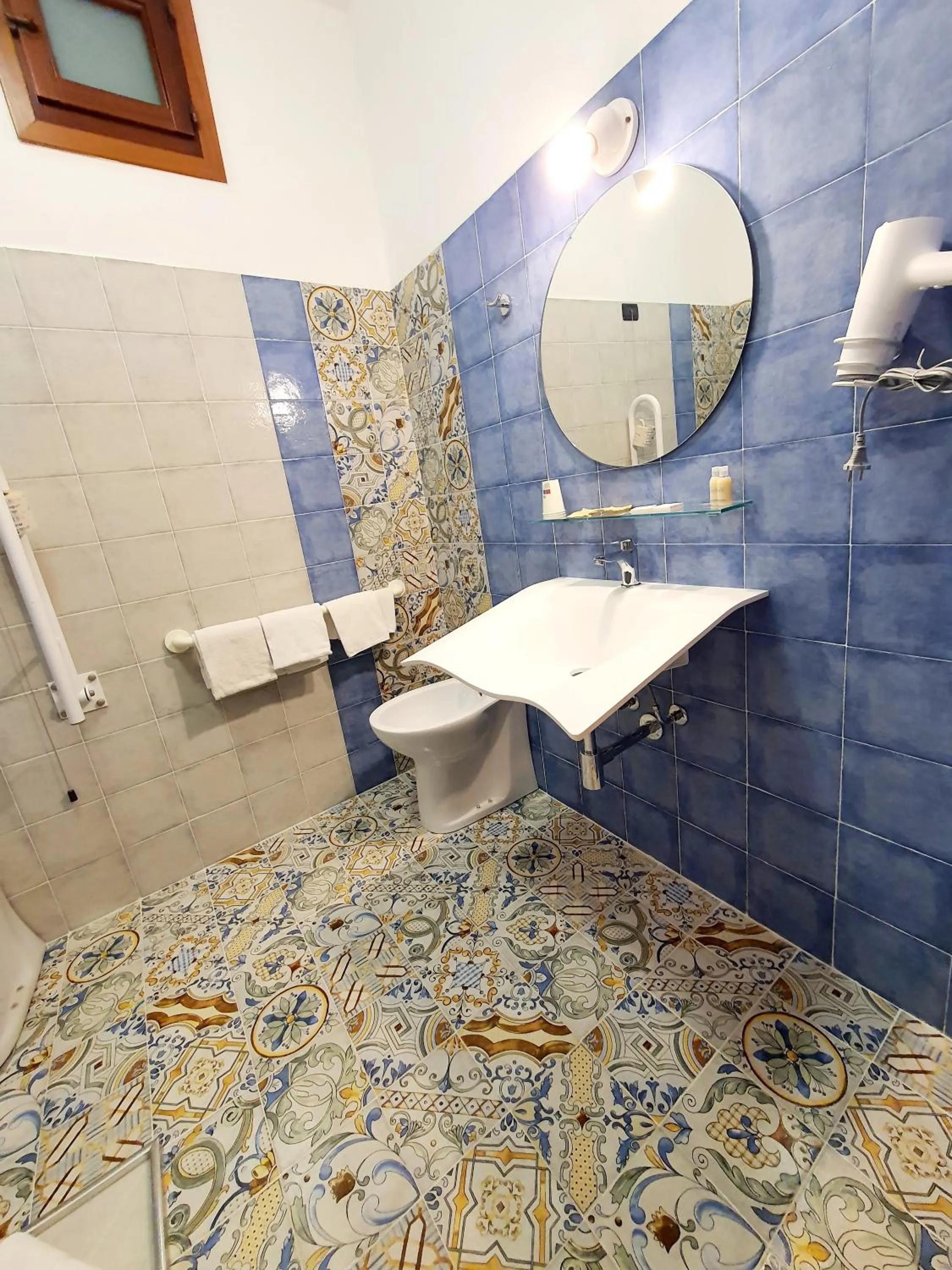 Bathroom in Hotel Cala Marina