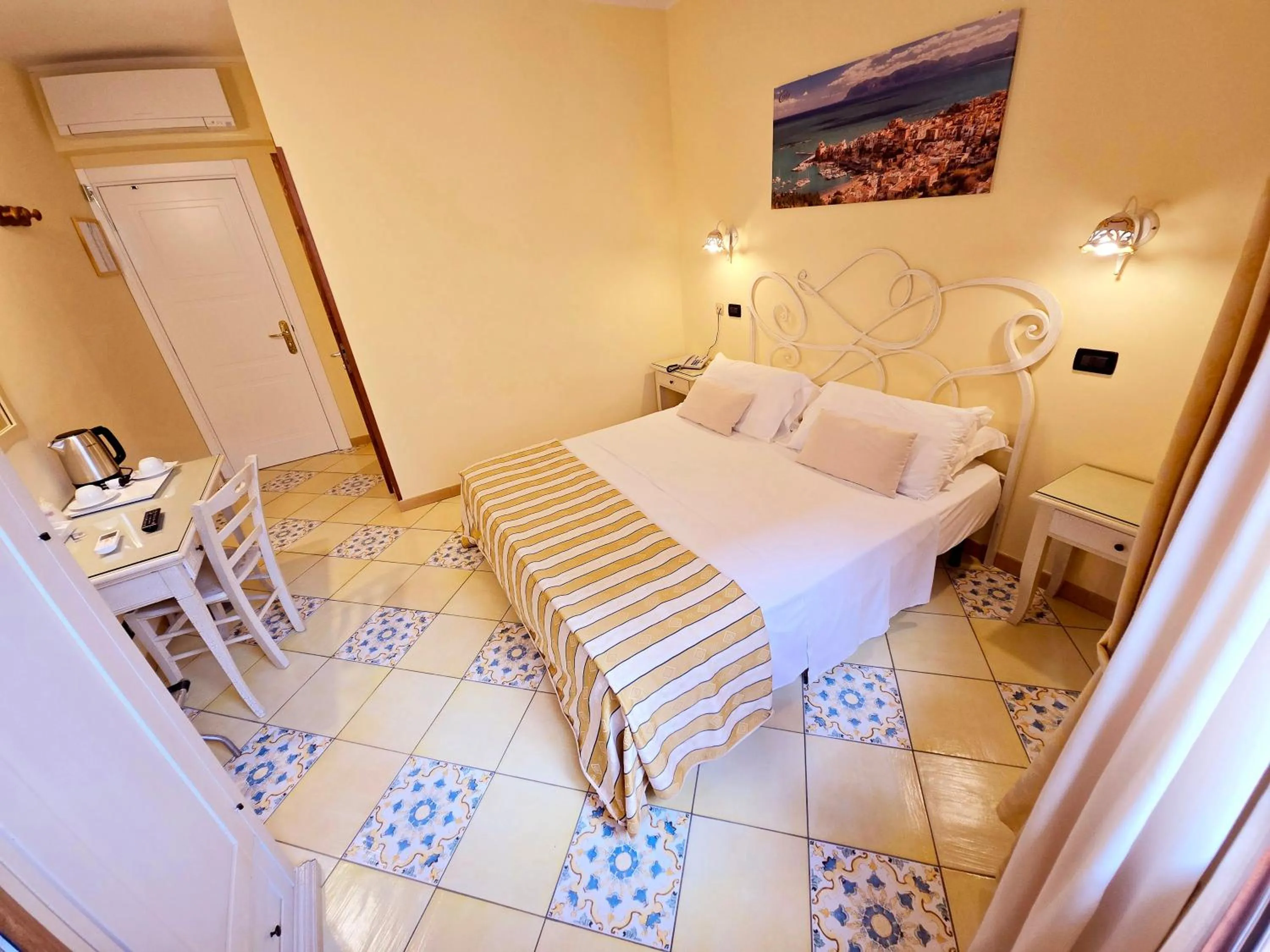 Bedroom, Bed in Hotel Cala Marina