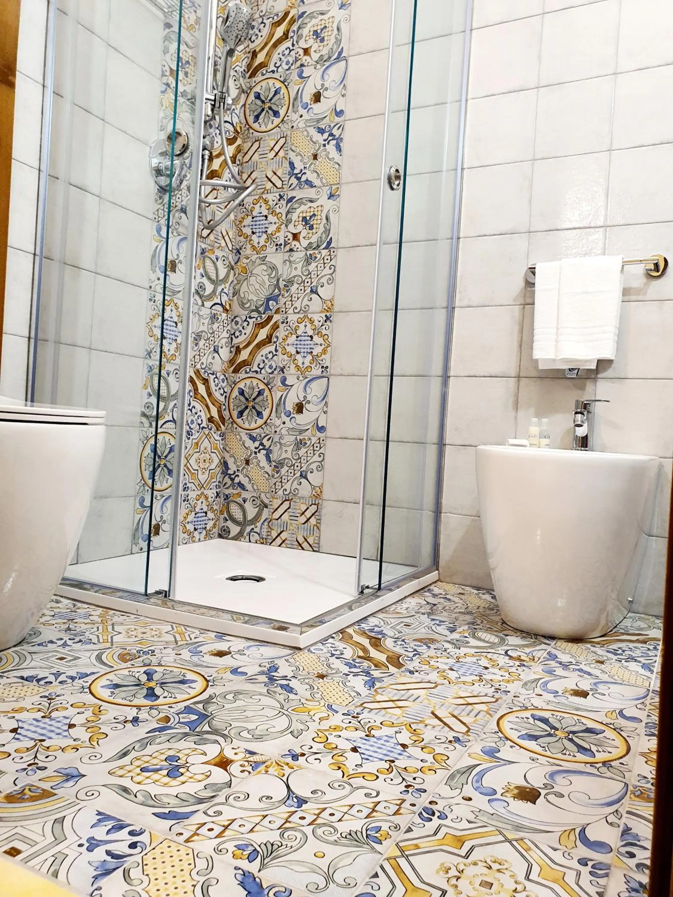 Shower in Hotel Cala Marina