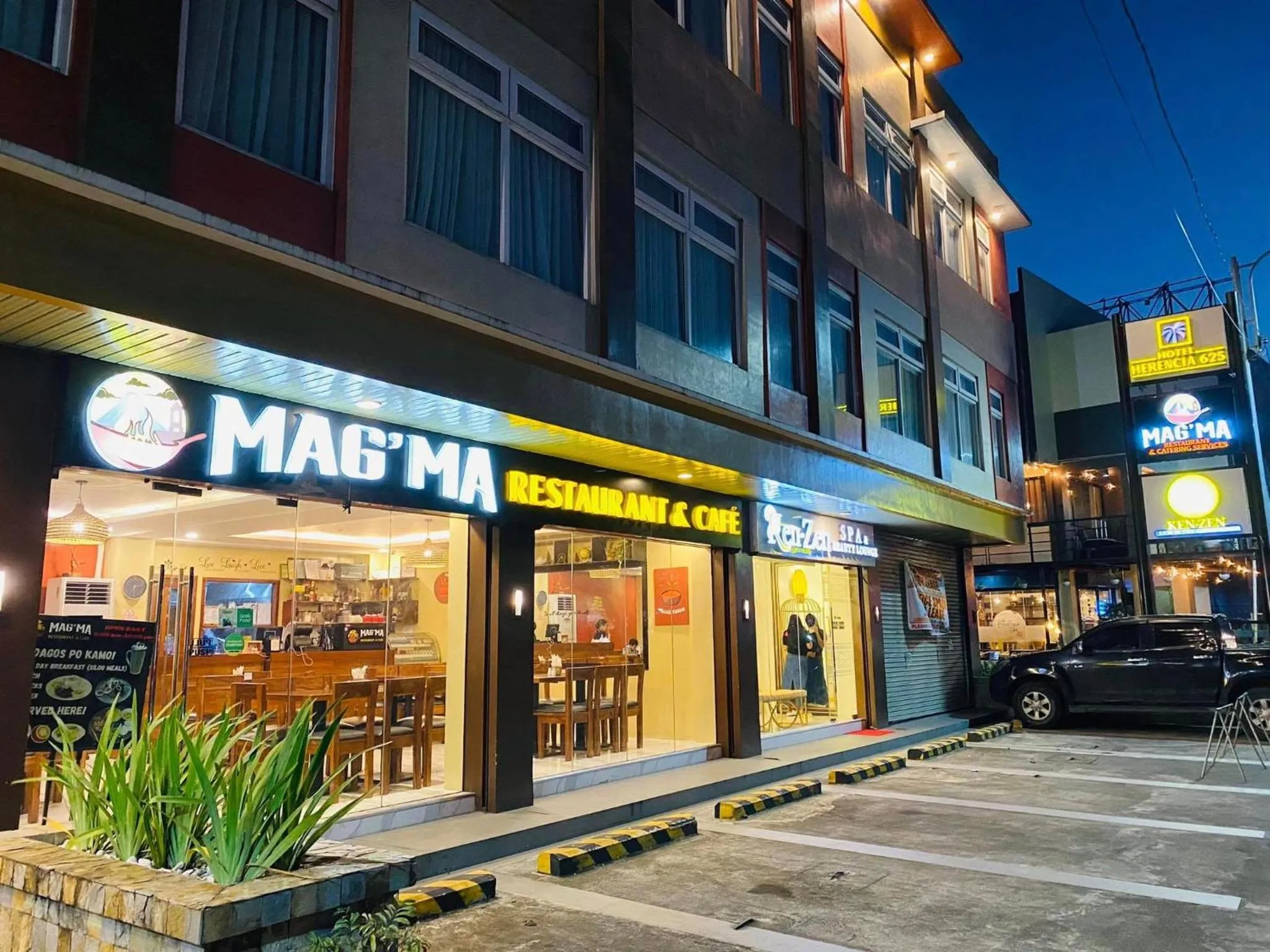 Property building in Hotel Herencia 625