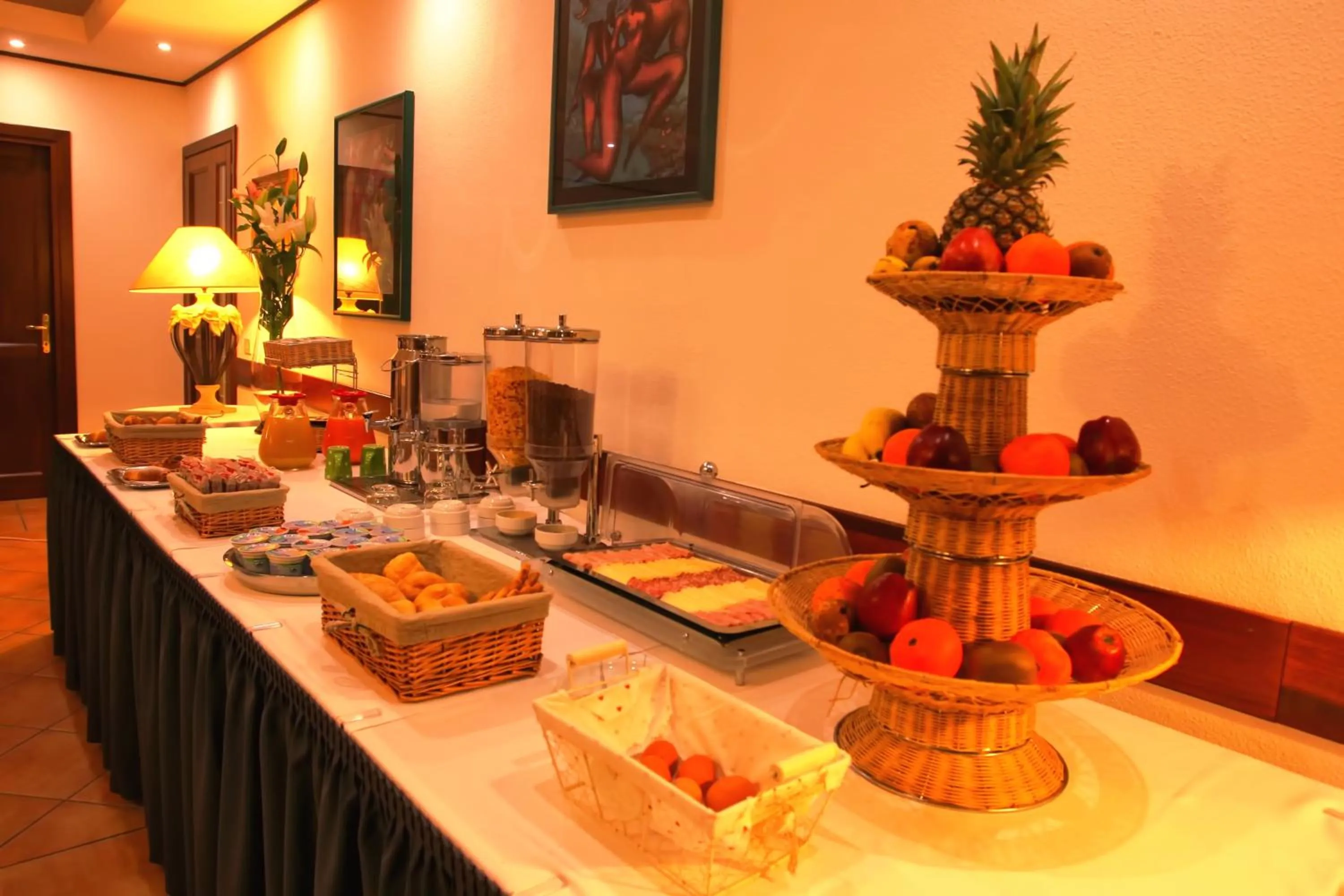 Communal lounge/ TV room in Hotel Moderno