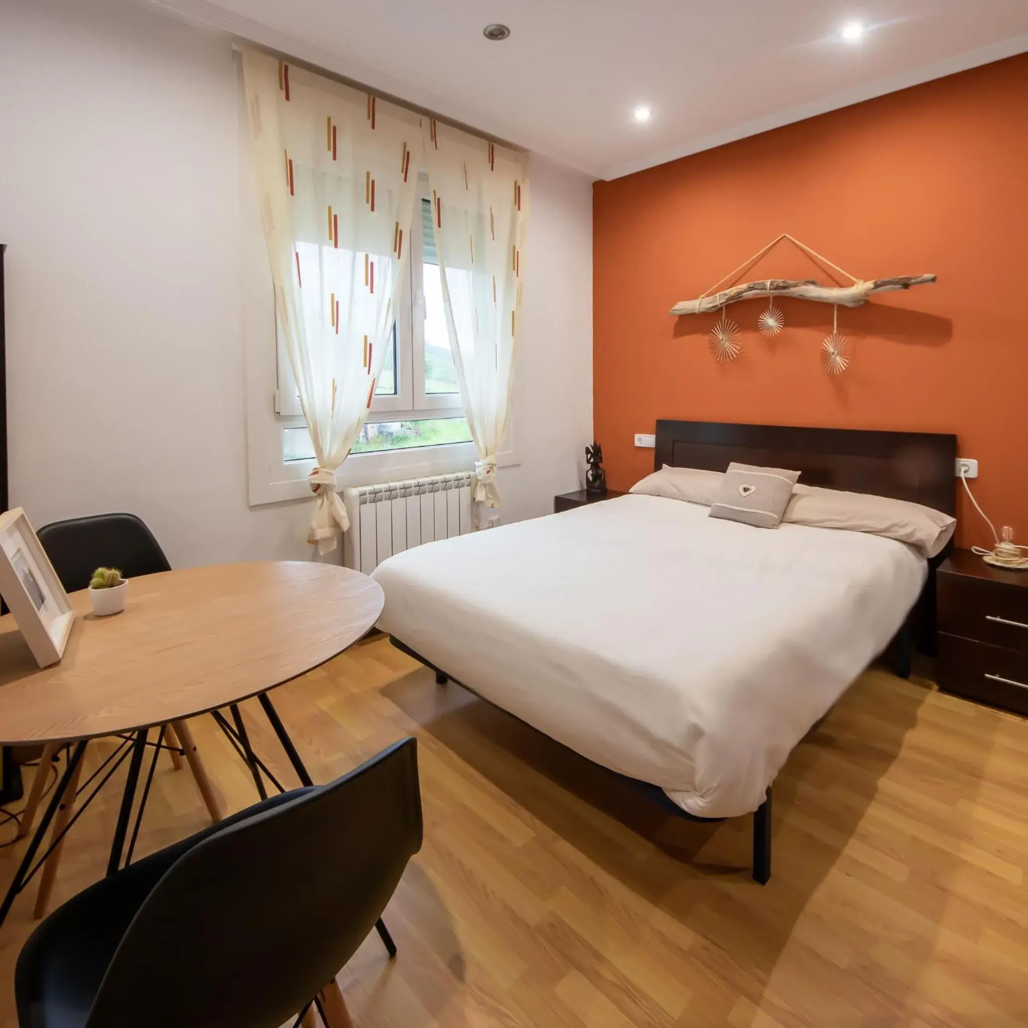 Double Room with Private Bathroom - single occupancy in El Gato Gordo - bike & surf house Double Room with Private Bathroom - single occupancy in El Gato Gordo - bike & surf house