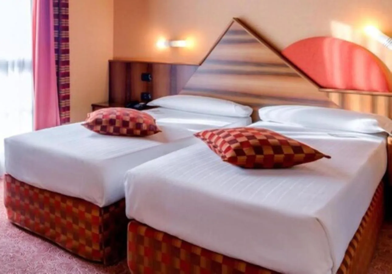 Bedroom, Bed in La Villa - Sure Hotel Collection by Best Western