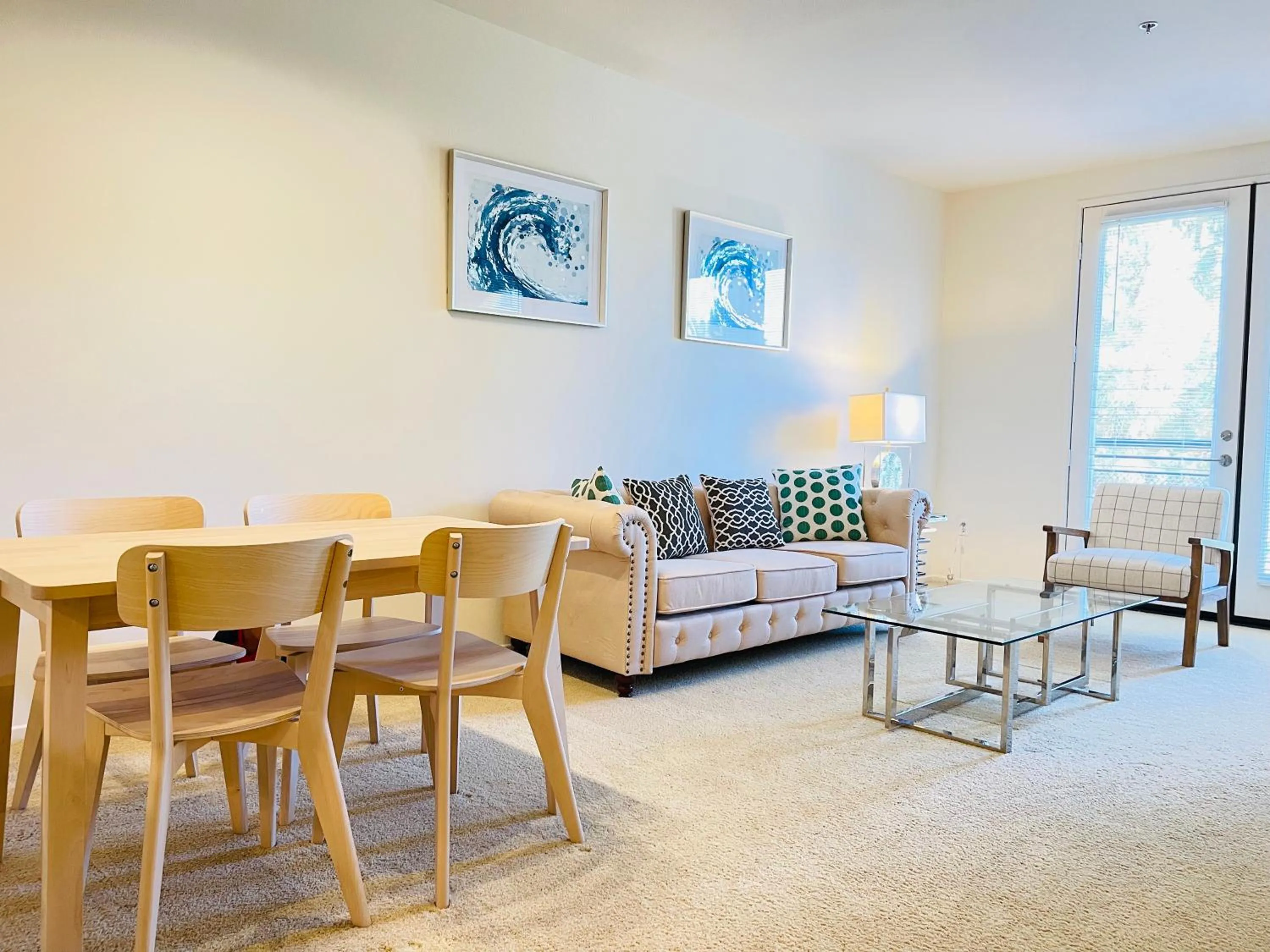 Luxury Irvine 2Bedrooms 2Bathrooms kitchen Pool apartment