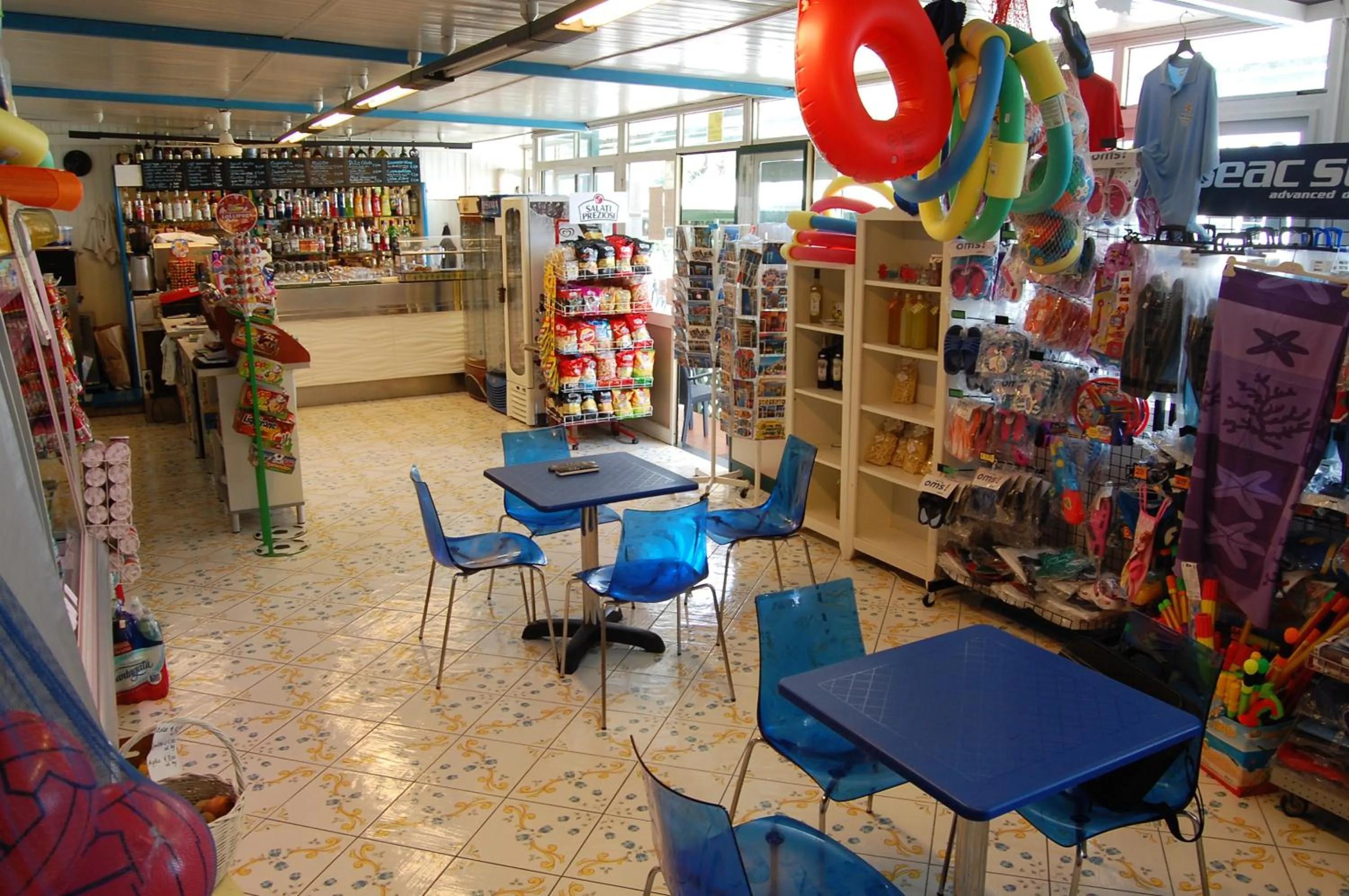 On-site shops in Torre Turbolo Apartments