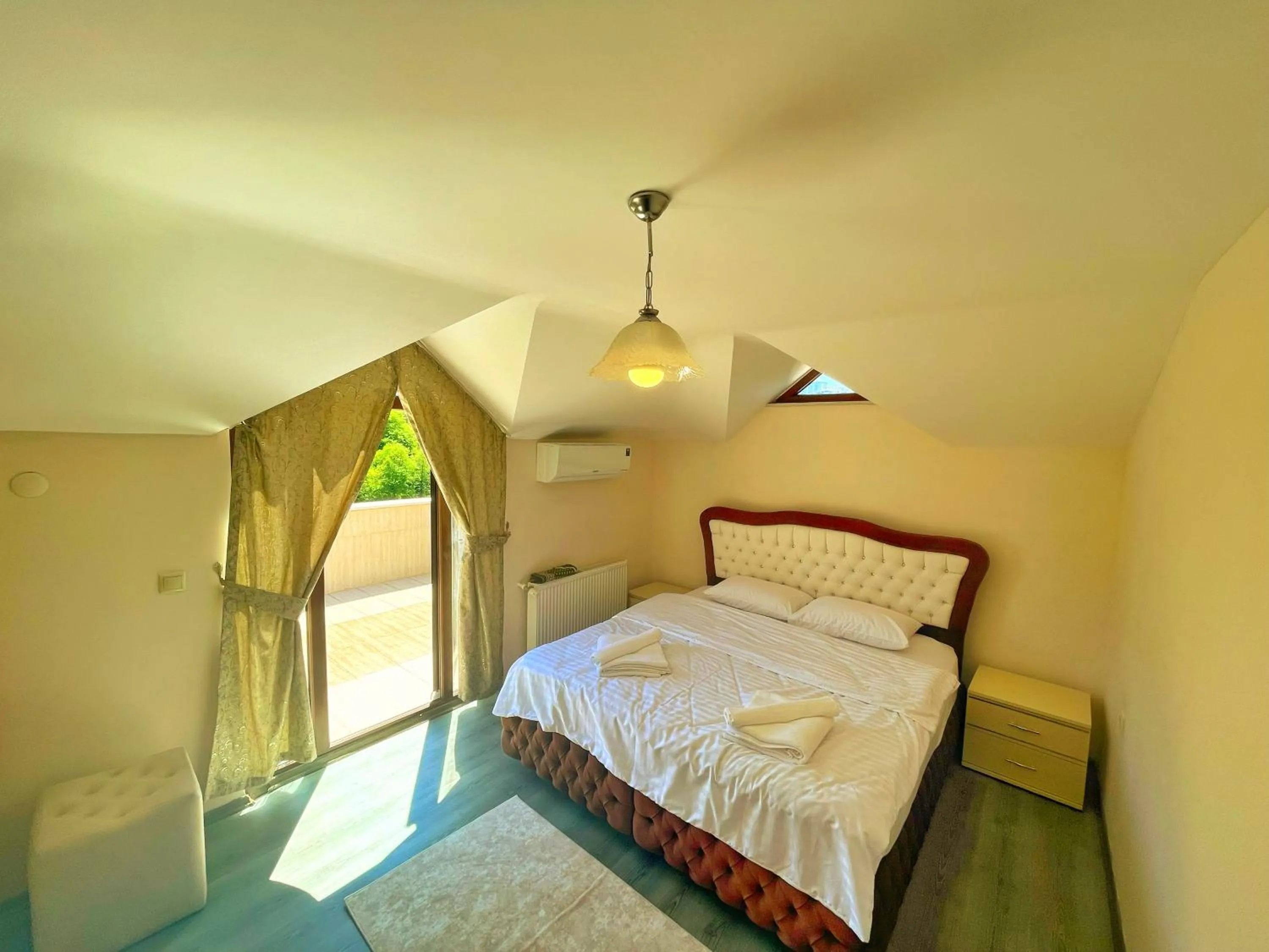 Bedroom, Bed in LUSTRA GARDEN SUİTE