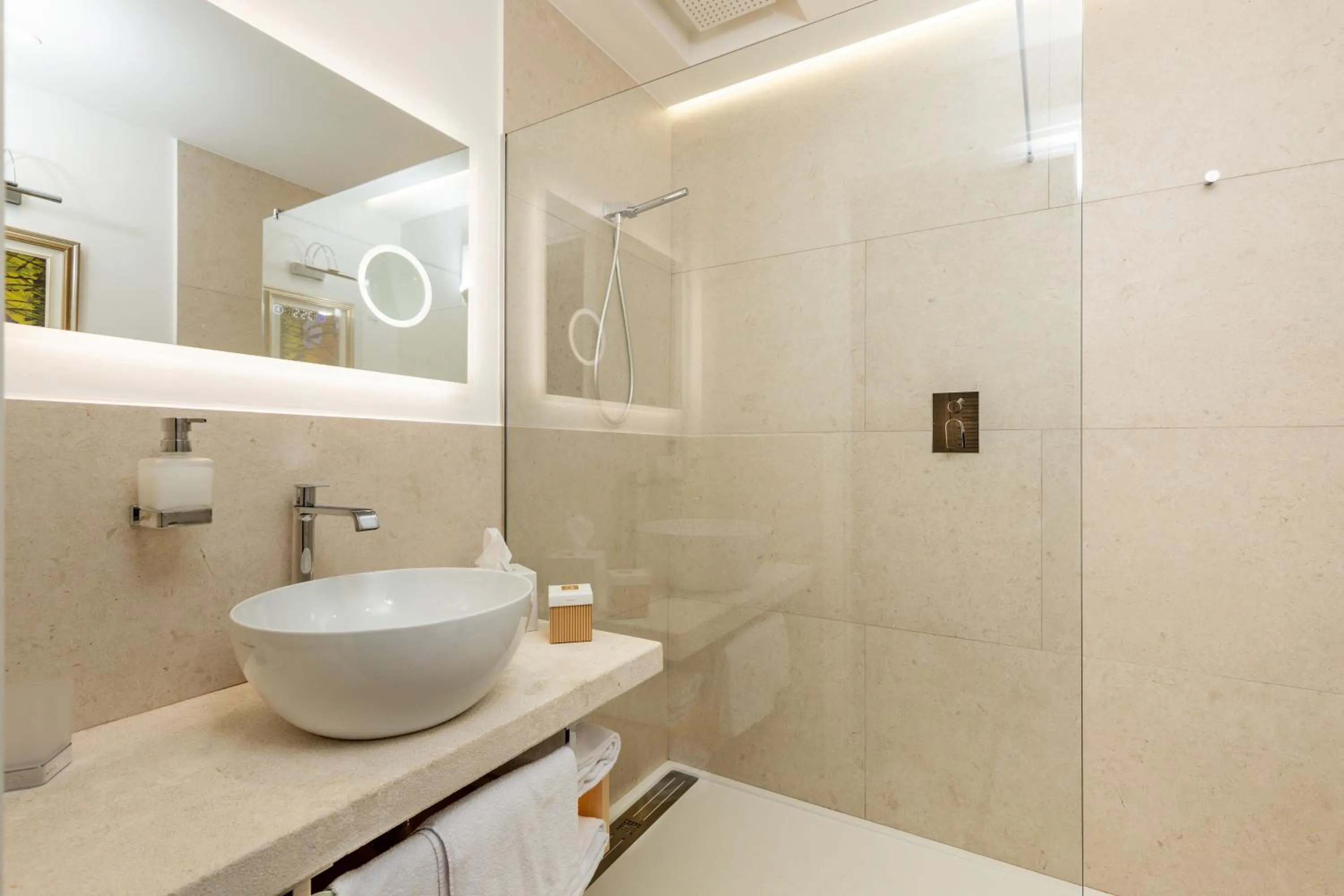 Bathroom in Hotel La Bitta - Bovis Hotels