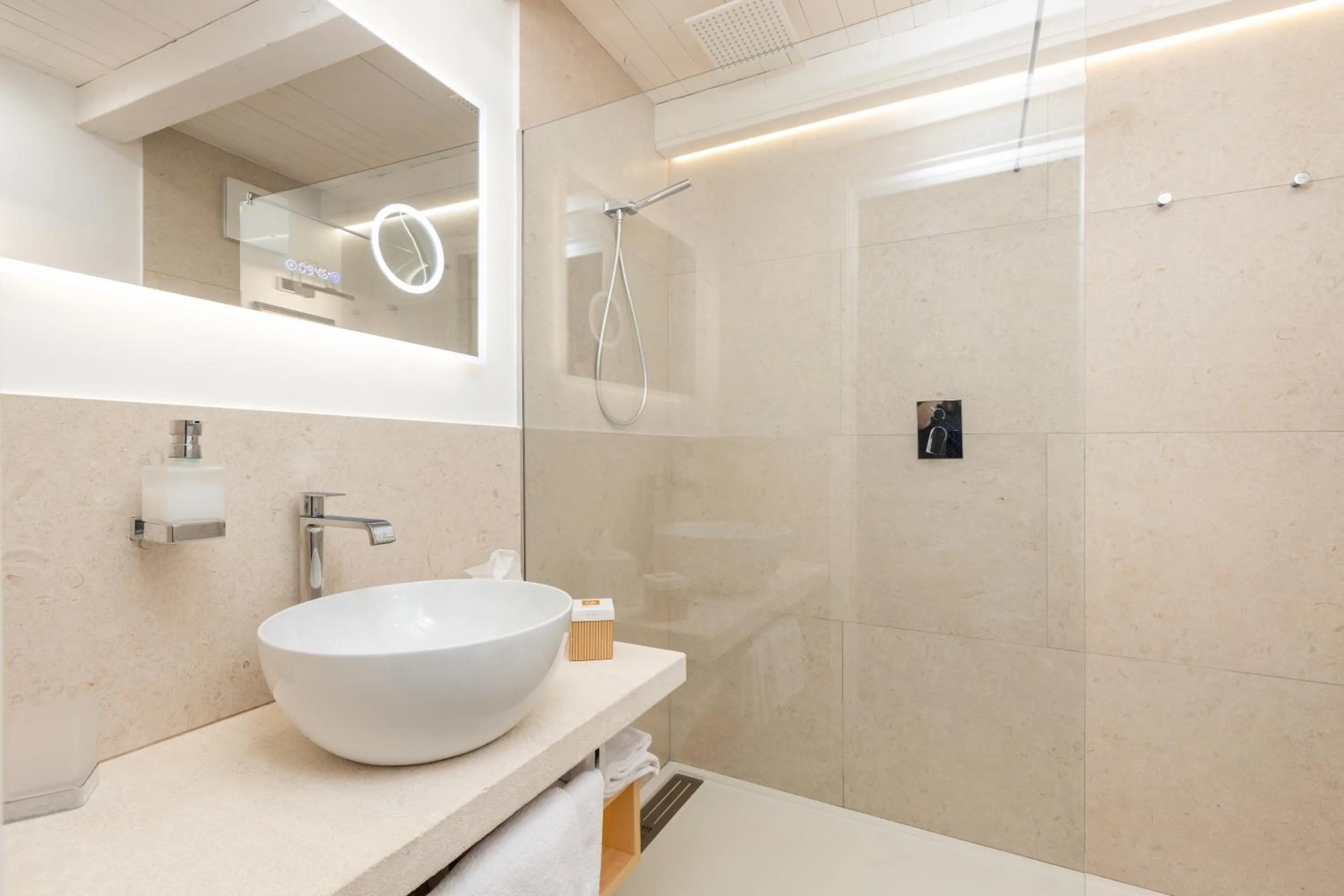 Bathroom in Hotel La Bitta - Bovis Hotels