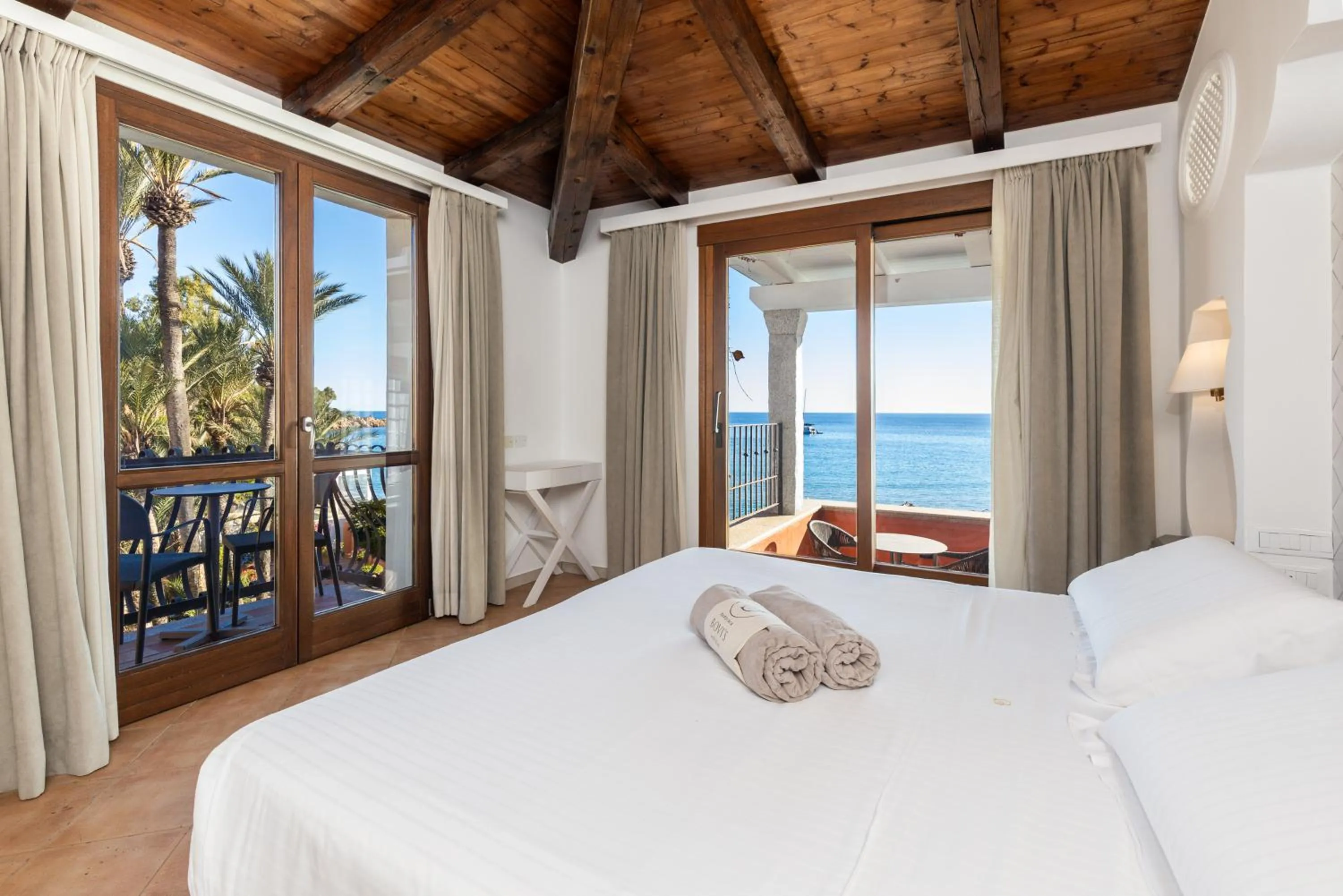 Balcony/Terrace, Bed in Hotel La Bitta - Bovis Hotels