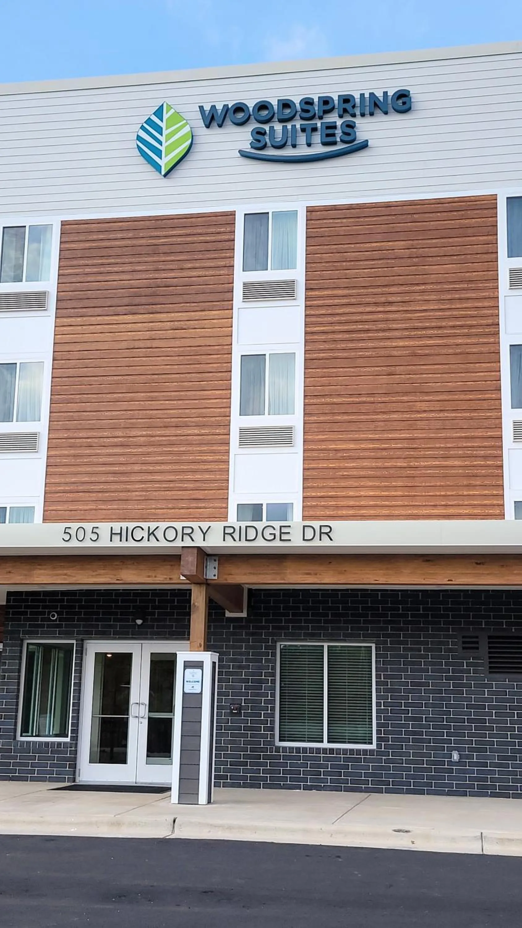 Property building in WoodSpring Suites Greensboro - High Point North