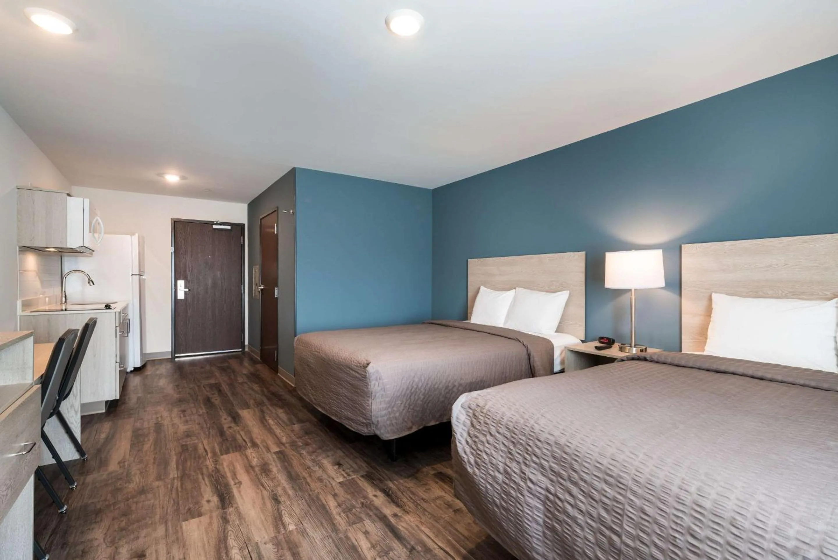 Bedroom, Bed in WoodSpring Suites Greensboro - High Point North