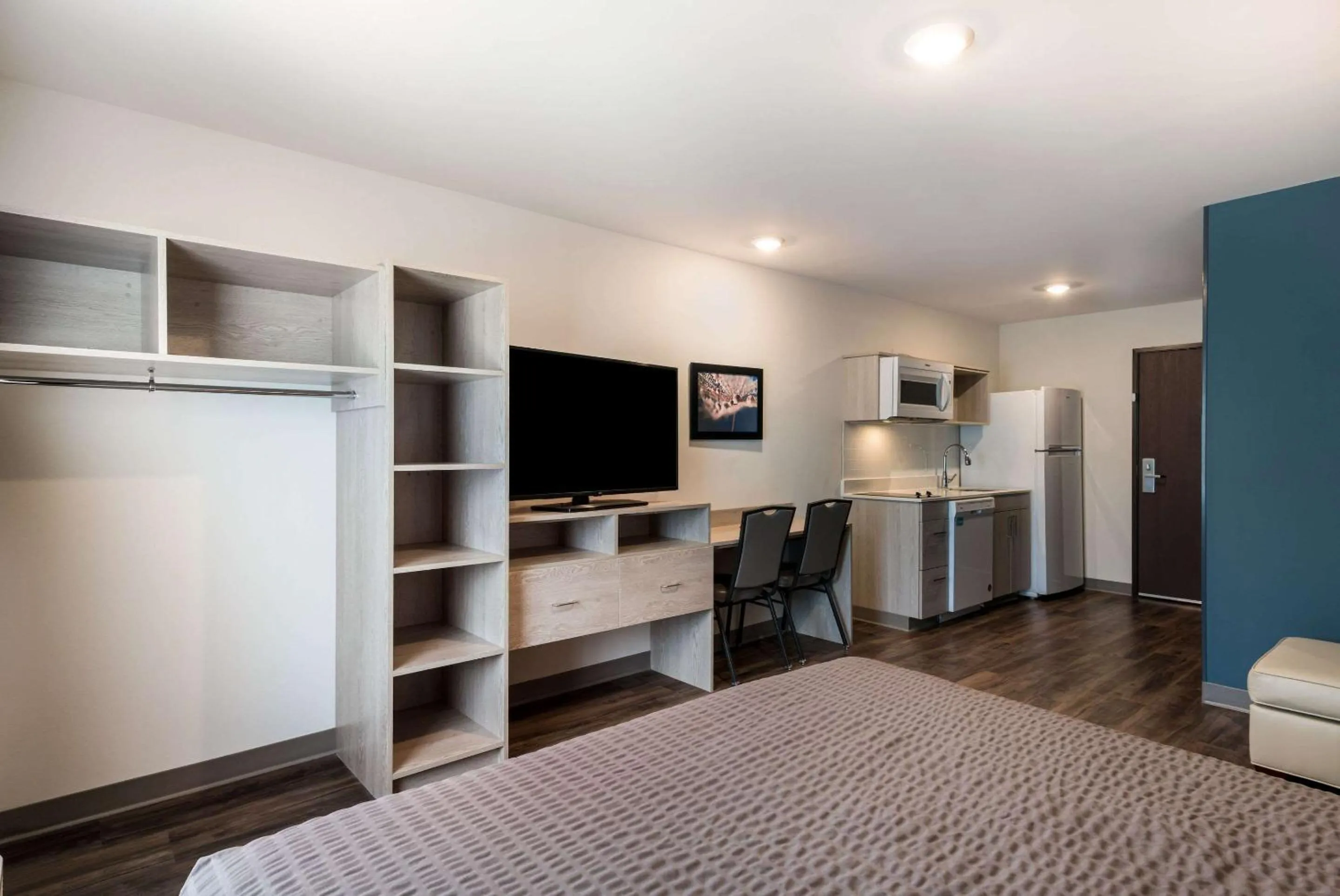 Kitchen or kitchenette, Bed in WoodSpring Suites Greensboro - High Point North