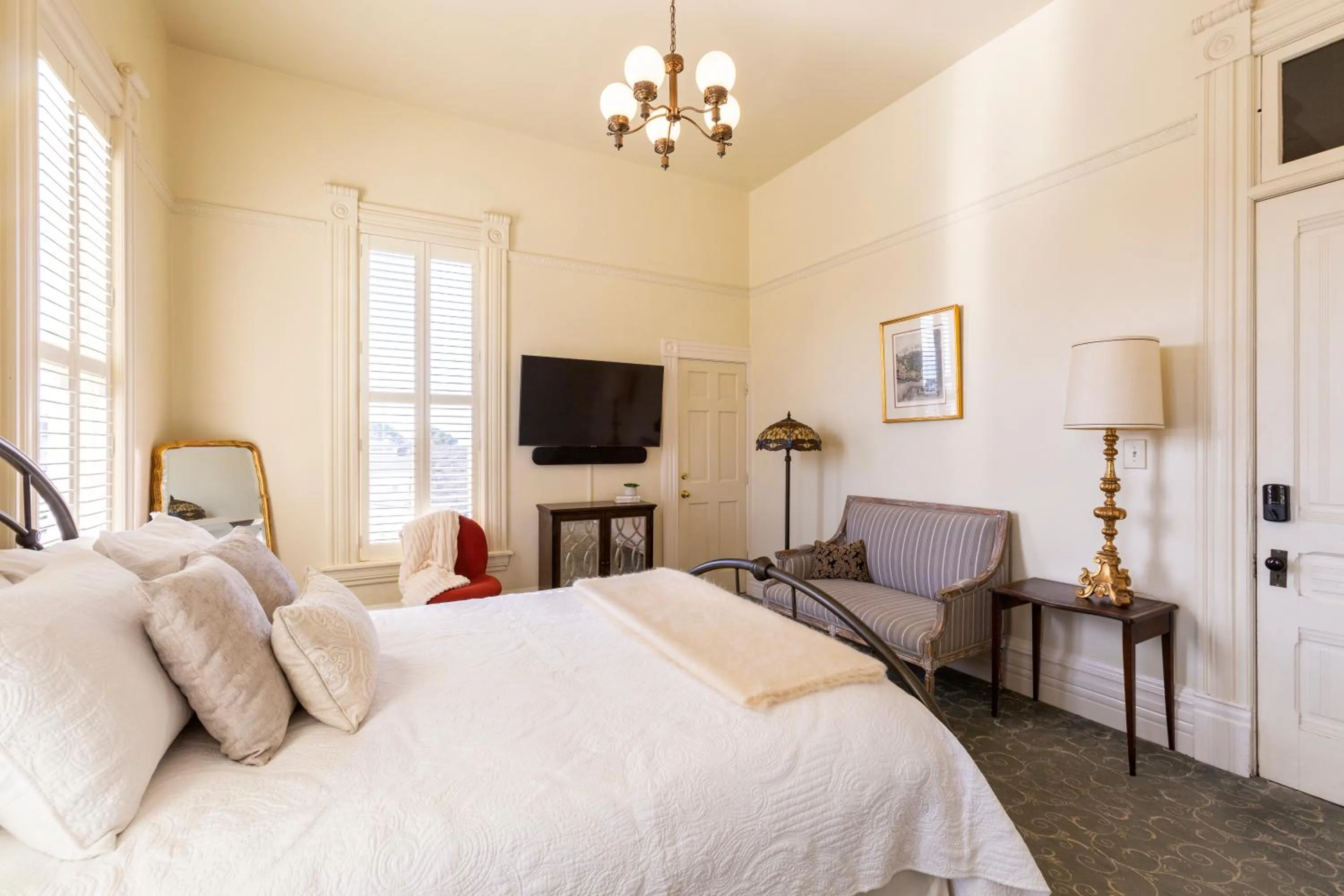 Bedroom, Bed in Pinc Lady Mansion