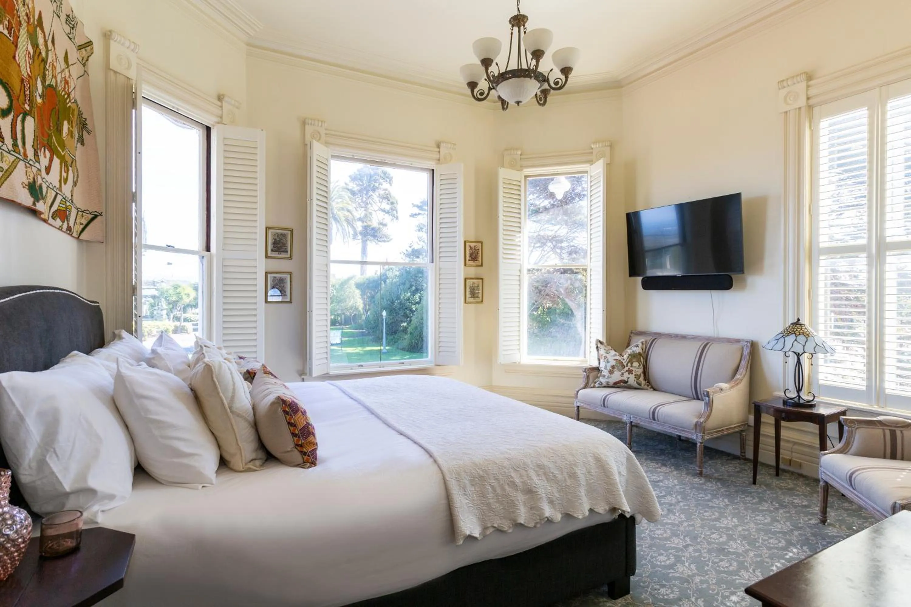 Bedroom, Bed in Pinc Lady Mansion