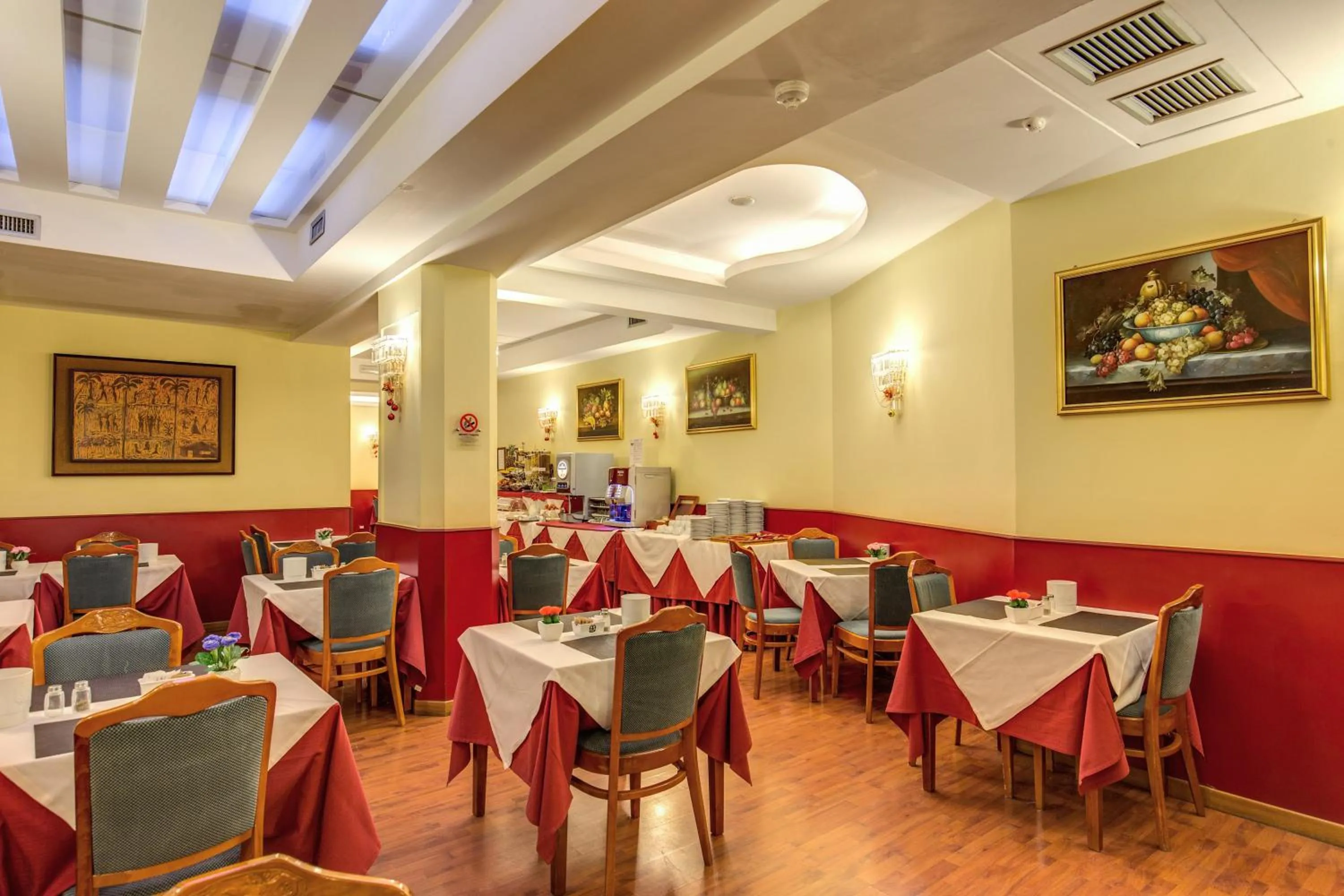 Restaurant/places to eat in Hotel Impero