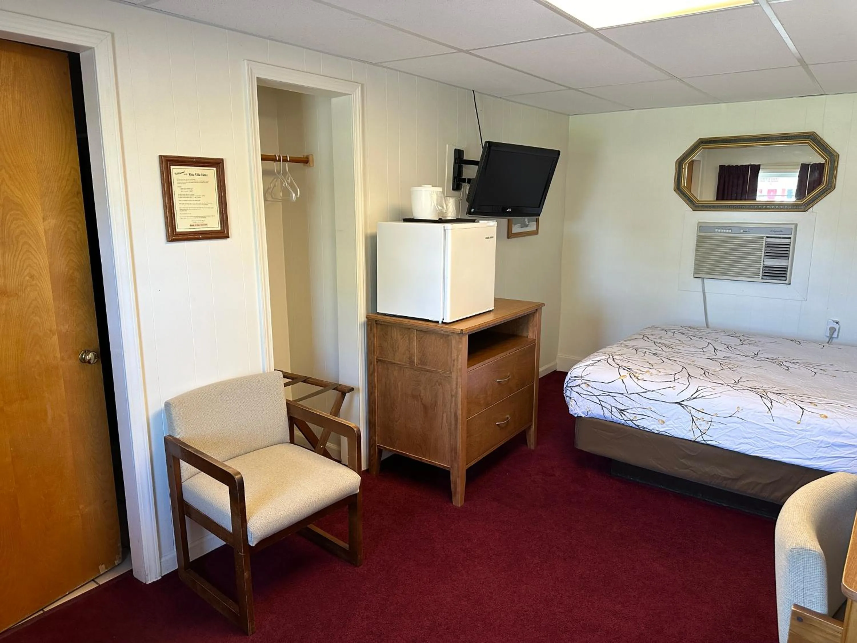 Photo of the whole room, Bed in VISTA VILLA MOTEL