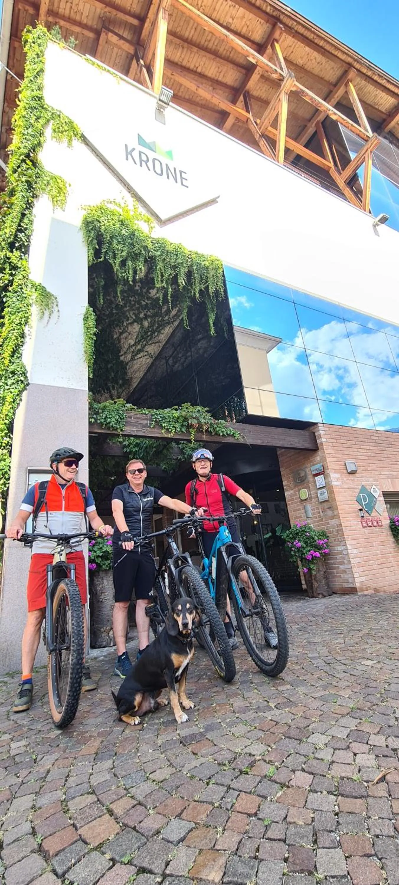 Cycling in KRONE eat drink stay