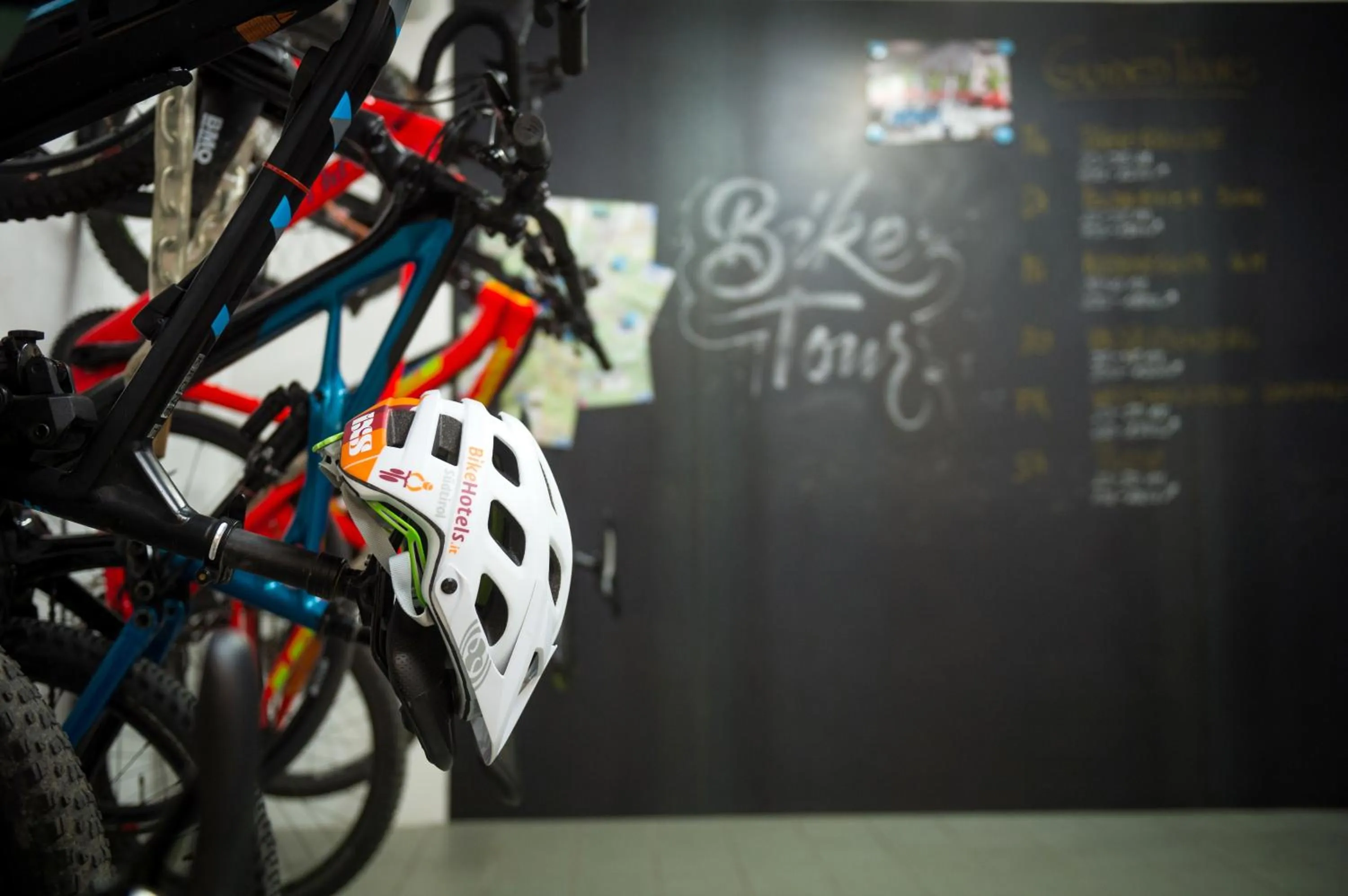 Cycling in KRONE eat drink stay