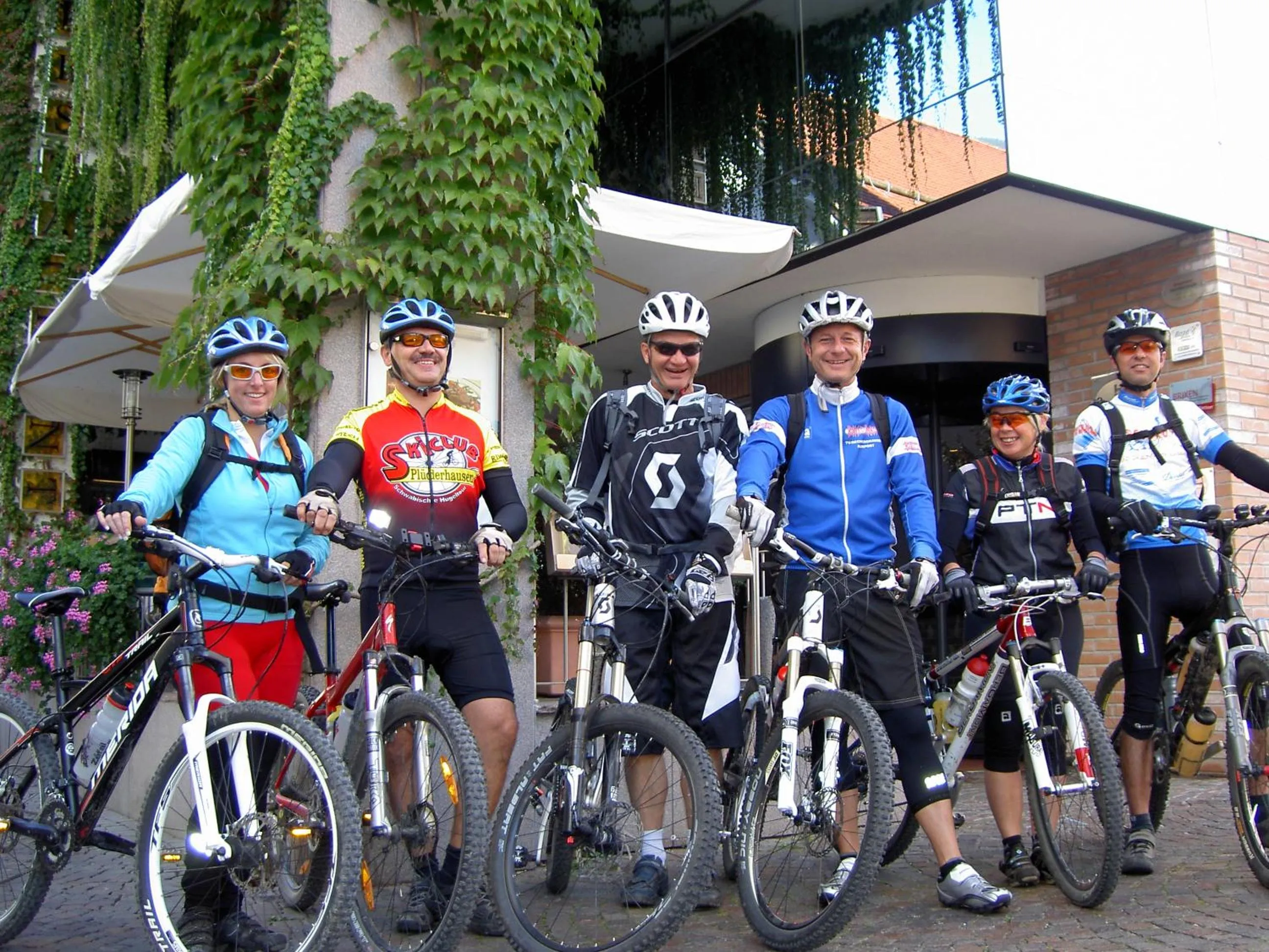 Cycling in KRONE eat drink stay