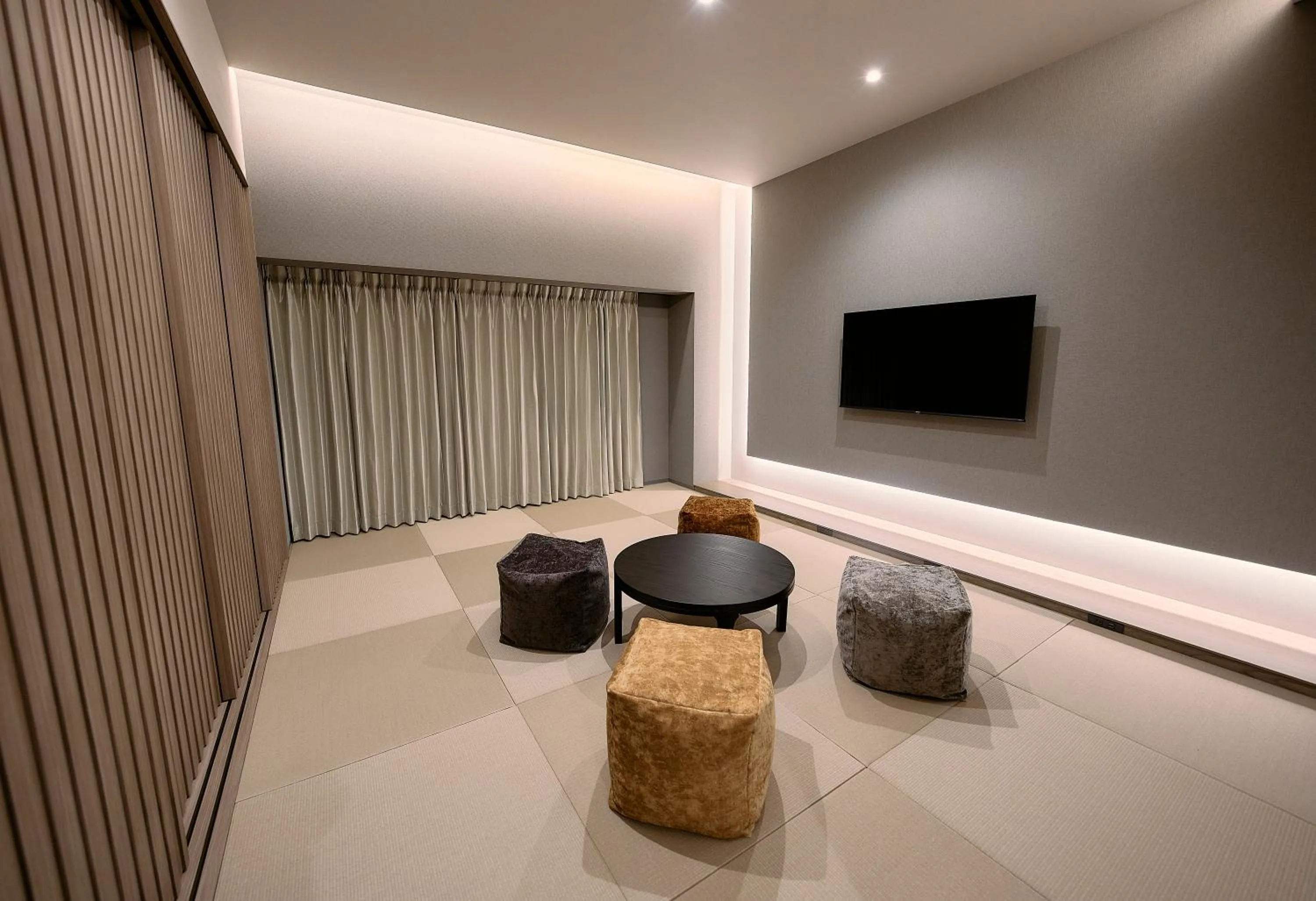 Photo of the whole room in fav HIROSHIMA STADIUM