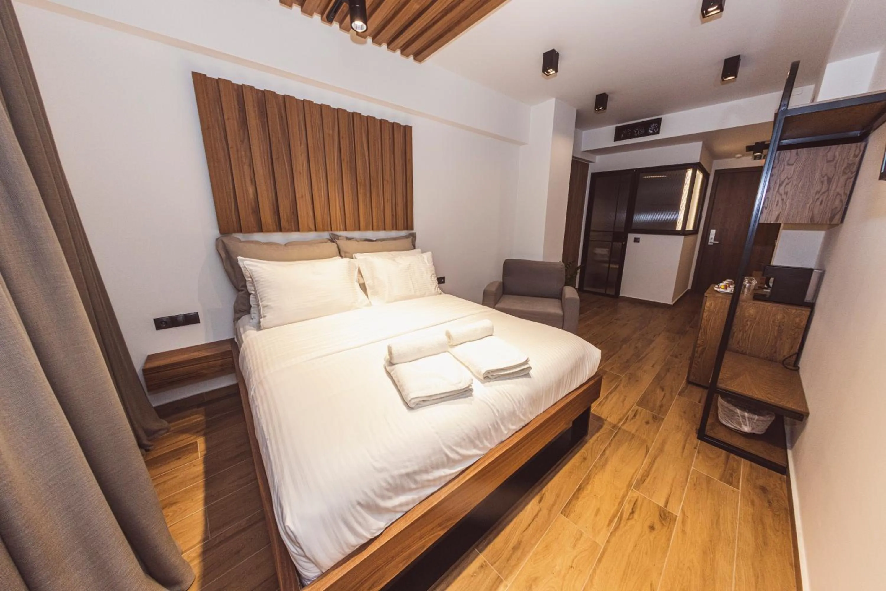 Centrally Elegant Suite by Acropolis