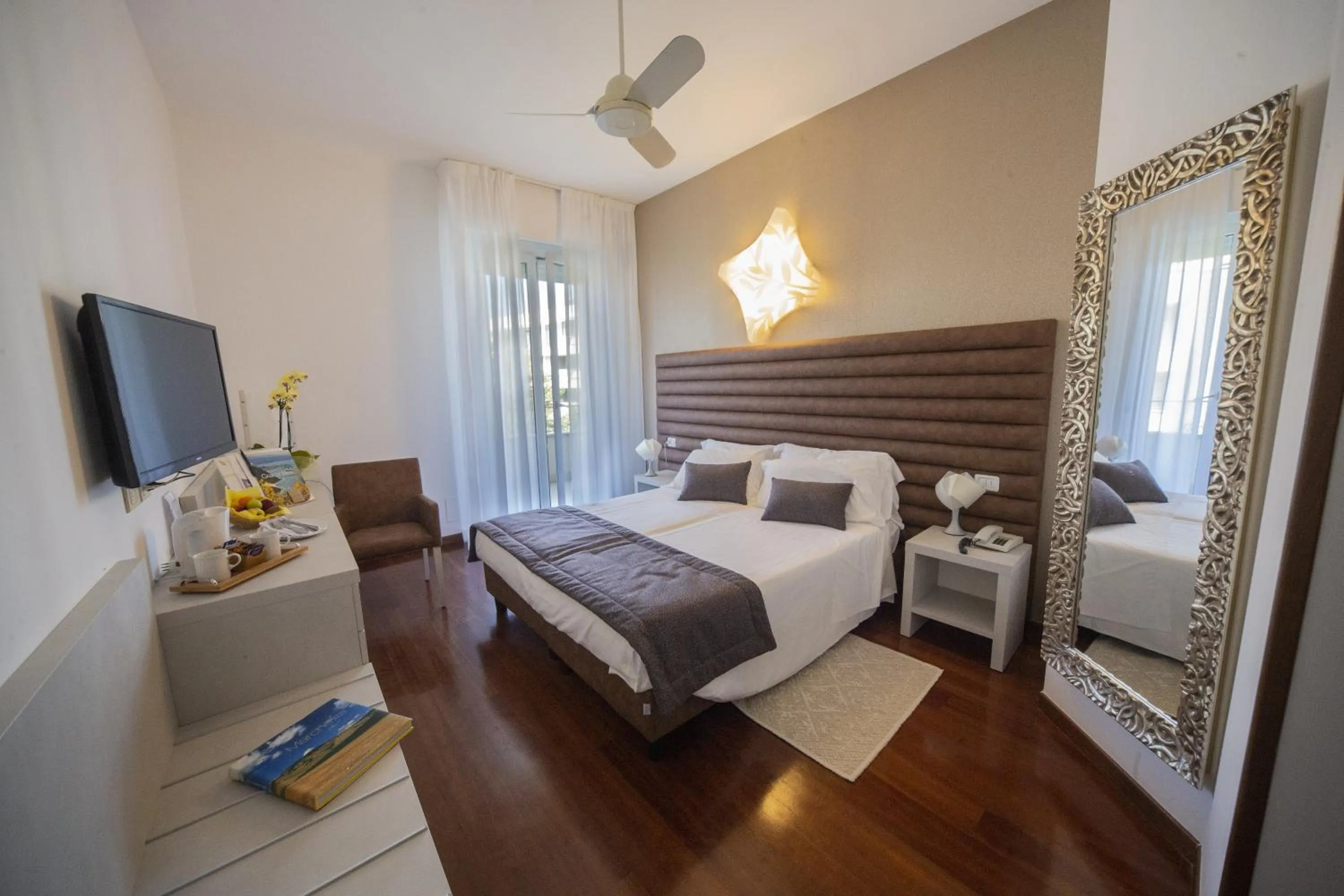 Bed in Hotel Alexander