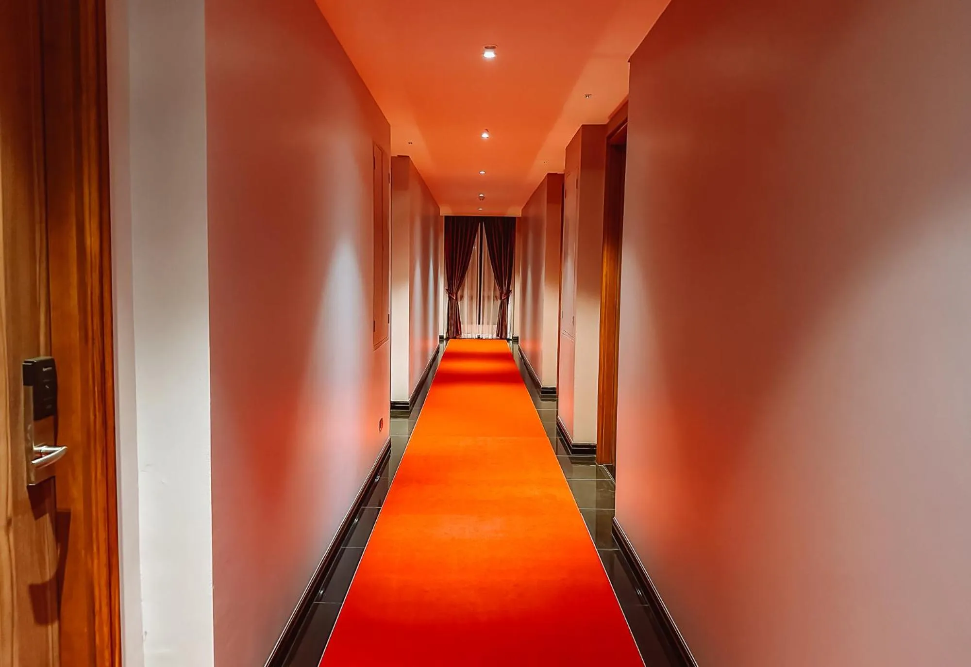 Property building in Grand Lord Hotel & Residence - Pattaya