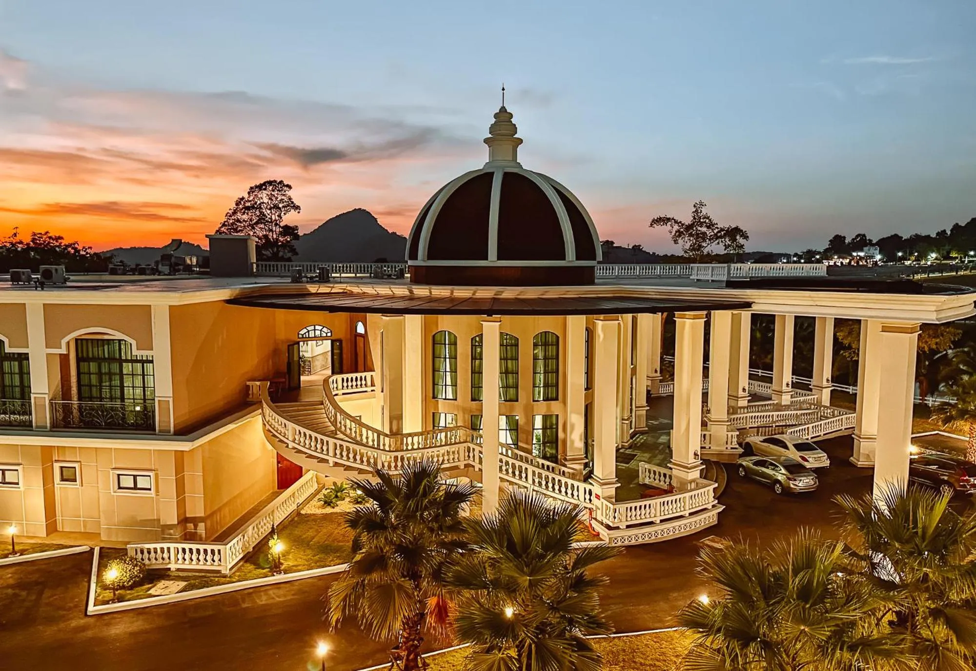 Property building in Grand Lord Hotel & Residence - Pattaya