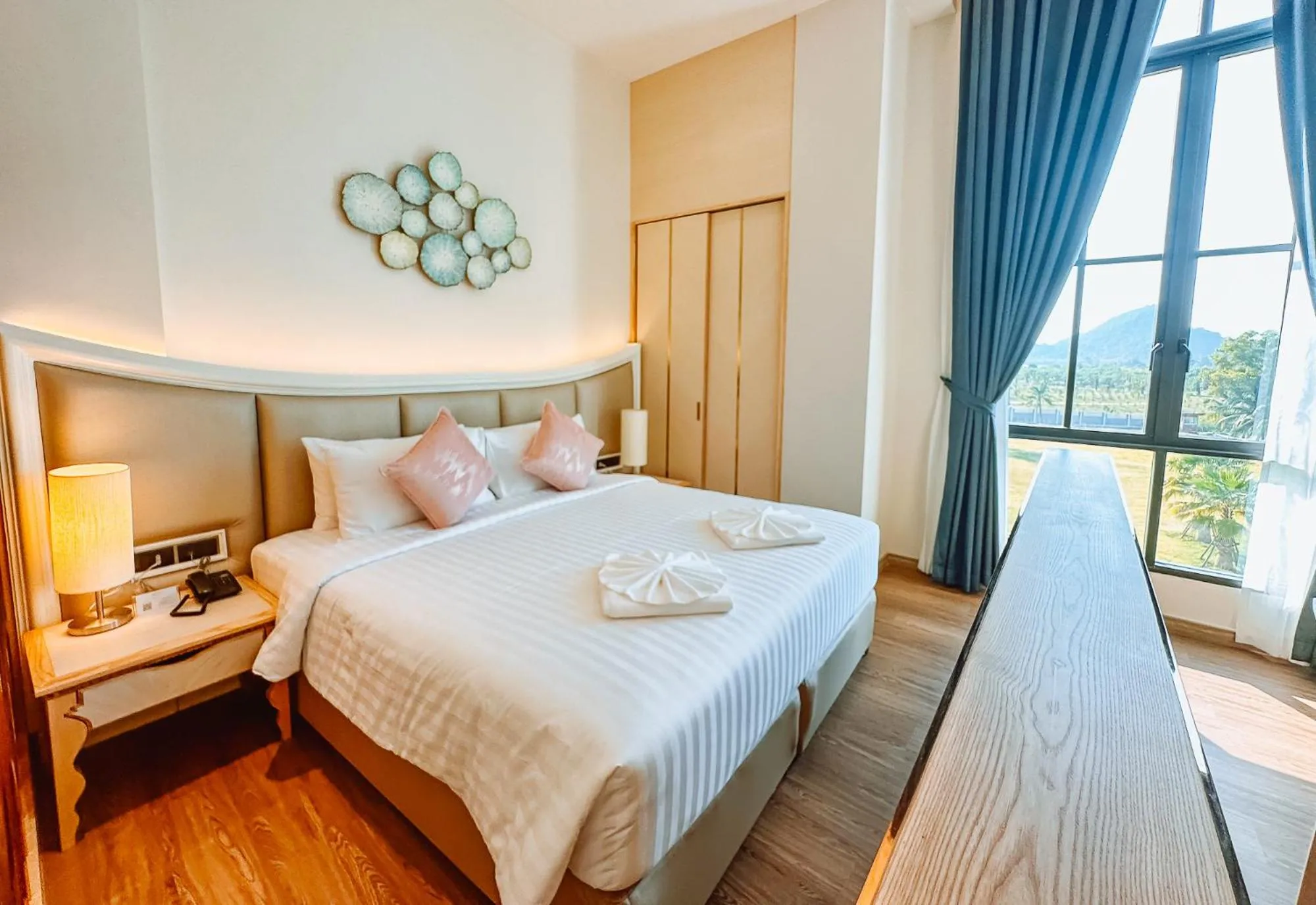 Bedroom, Bed in Grand Lord Hotel & Residence - Pattaya