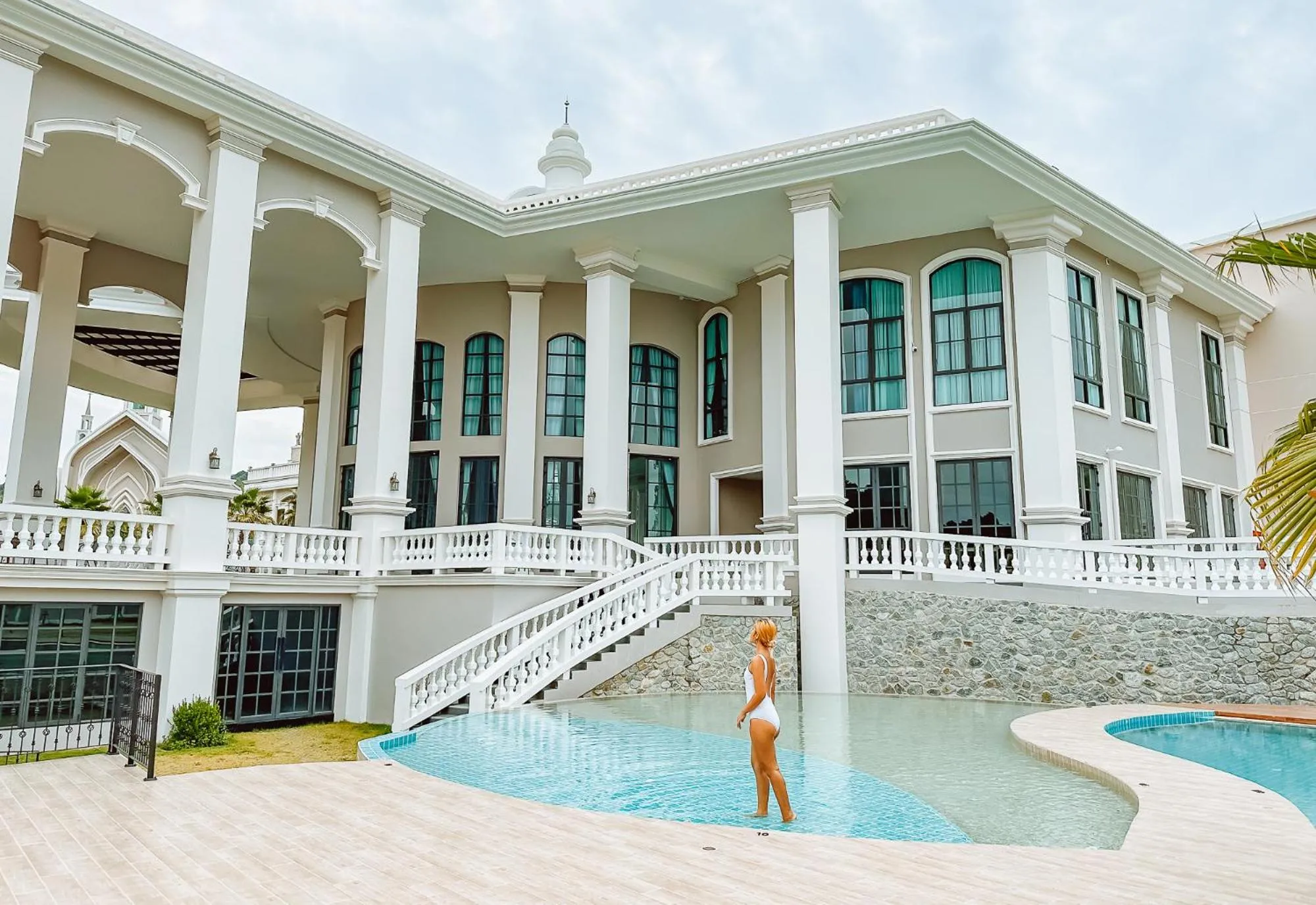 Swimming pool in Grand Lord Hotel & Residence - Pattaya
