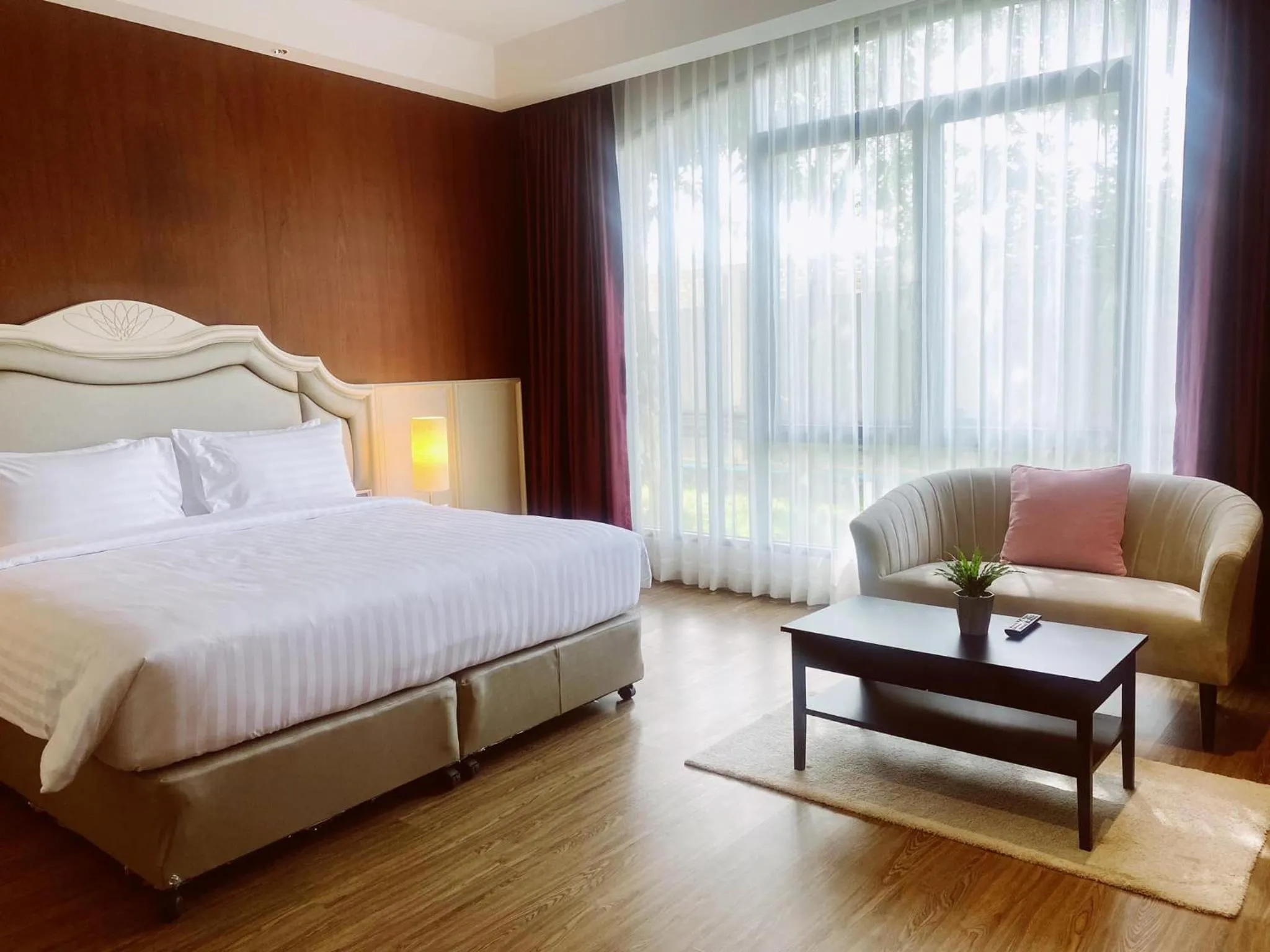 Bedroom, Bed in Grand Lord Hotel & Residence - Pattaya
