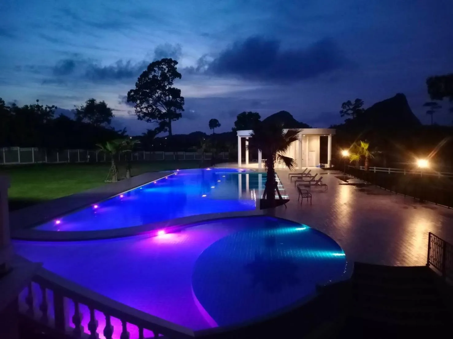 Swimming pool in Grand Lord Hotel & Residence - Pattaya