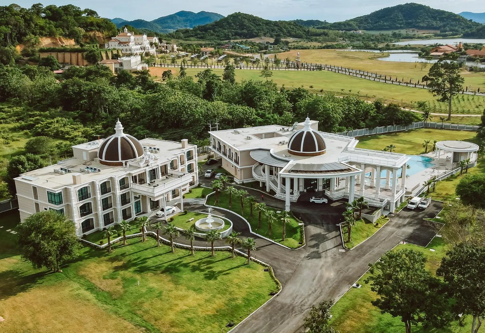 Property building in Grand Lord Hotel & Residence - Pattaya