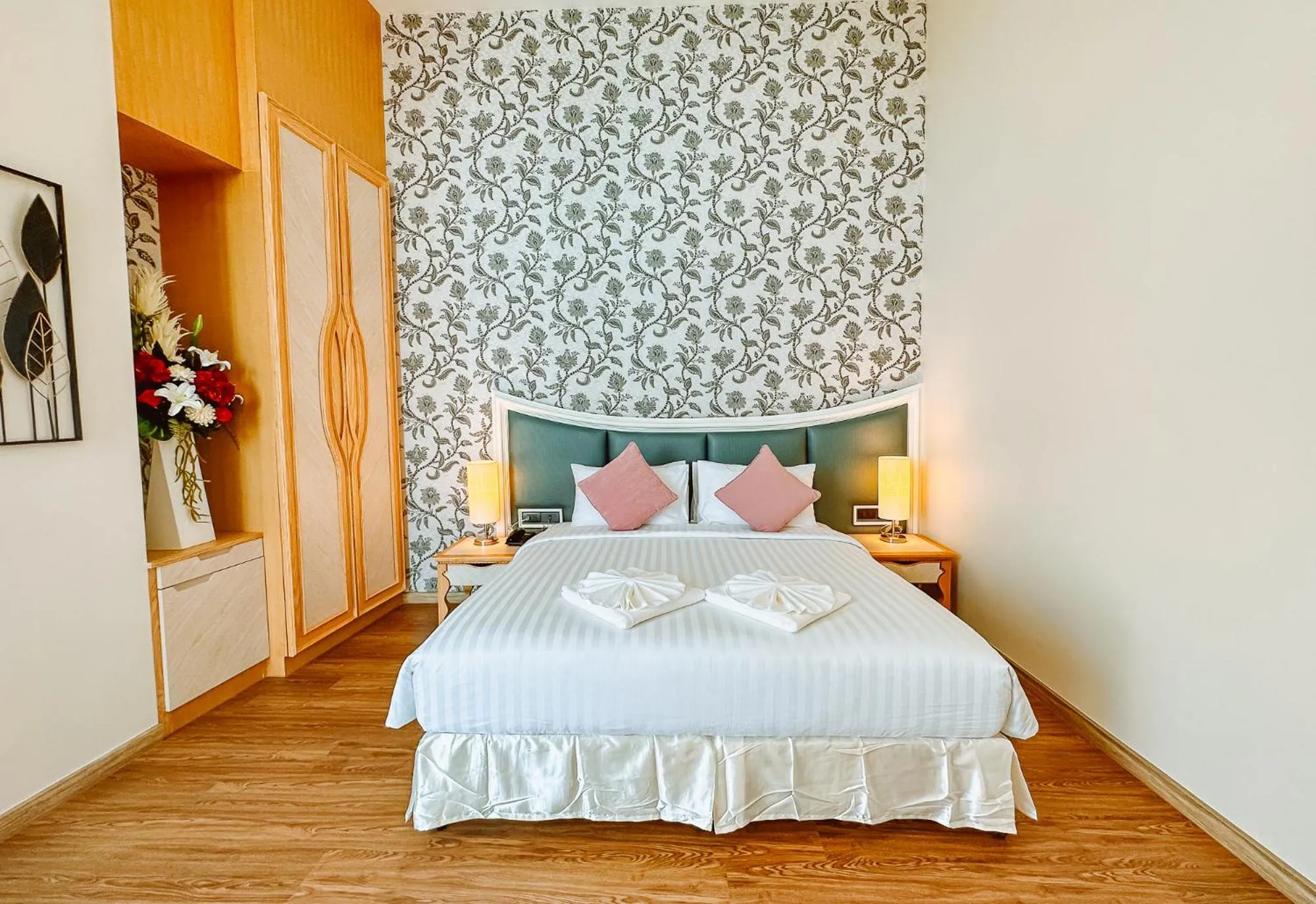 Bedroom, Bed in Grand Lord Hotel & Residence - Pattaya