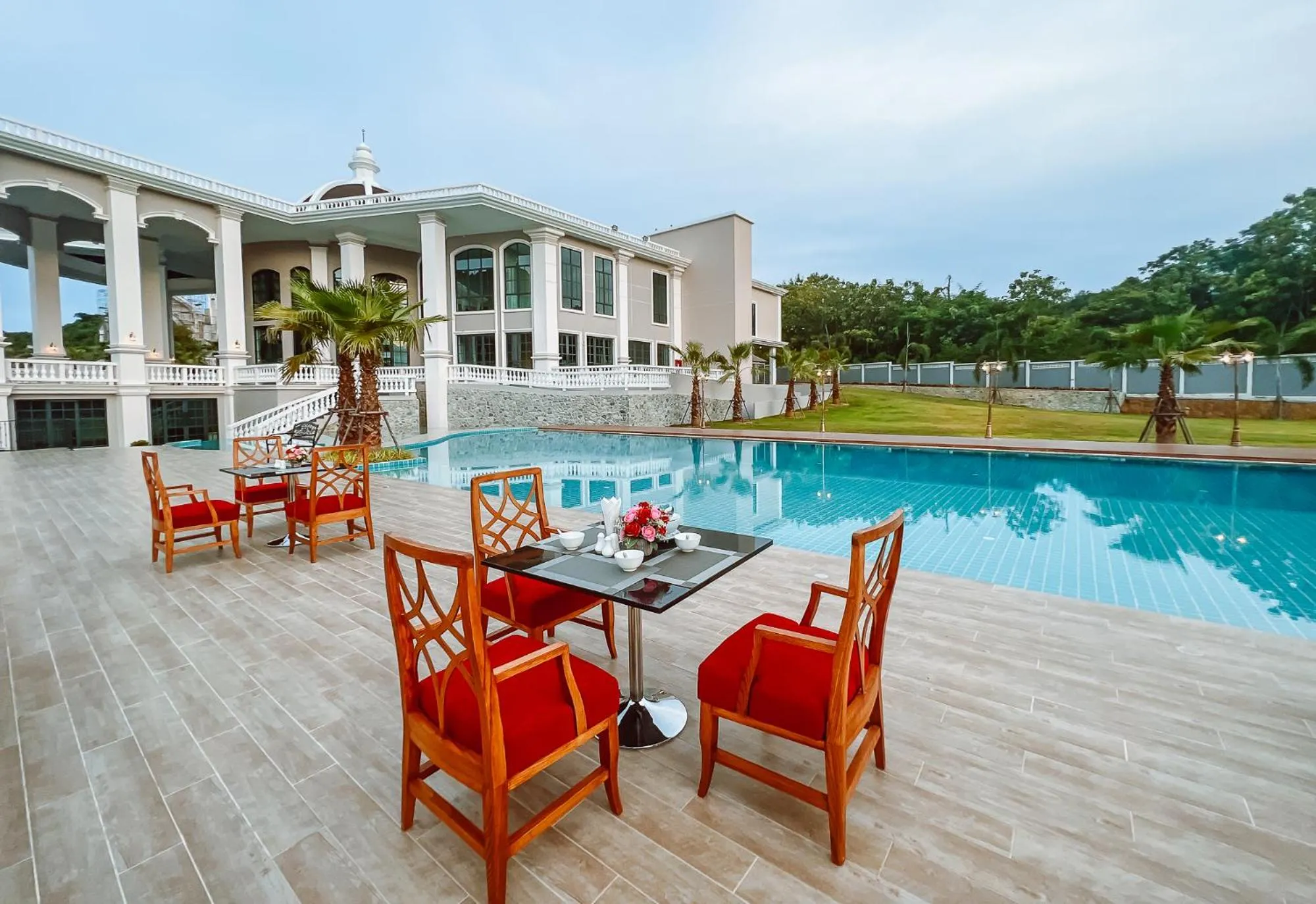 Swimming pool in Grand Lord Hotel & Residence - Pattaya