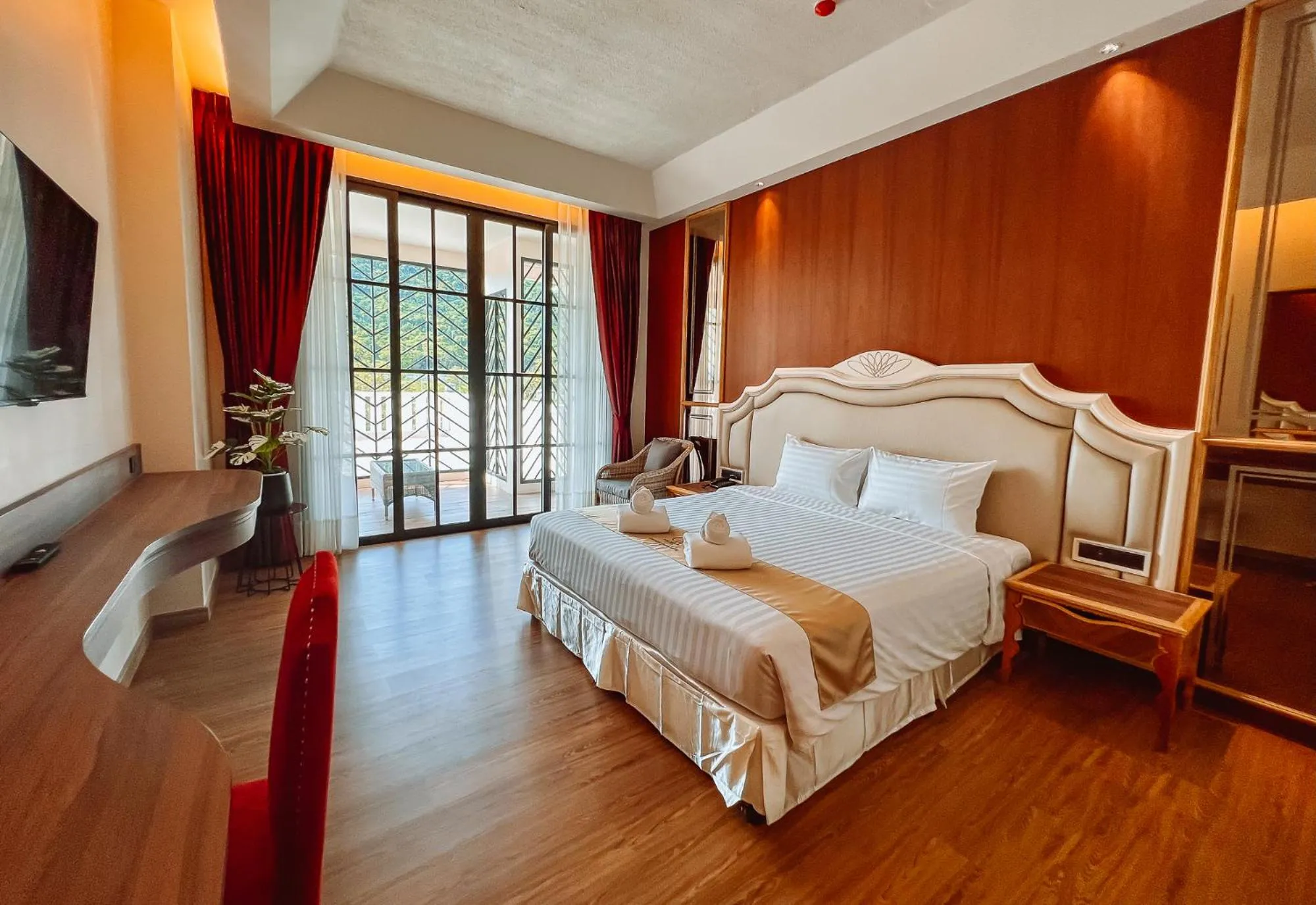 Bedroom, Bed in Grand Lord Hotel & Residence - Pattaya