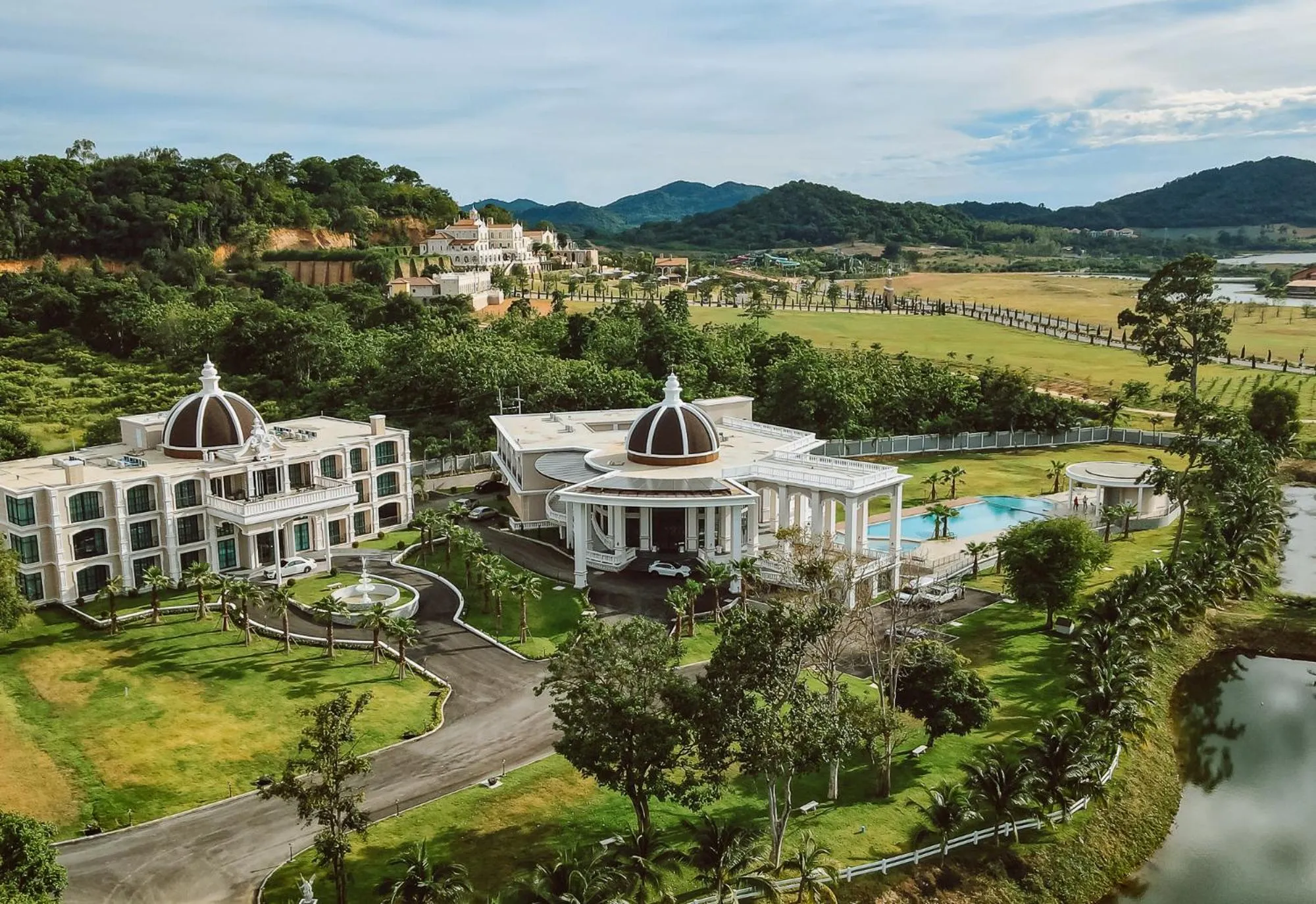 Property building in Grand Lord Hotel & Residence - Pattaya