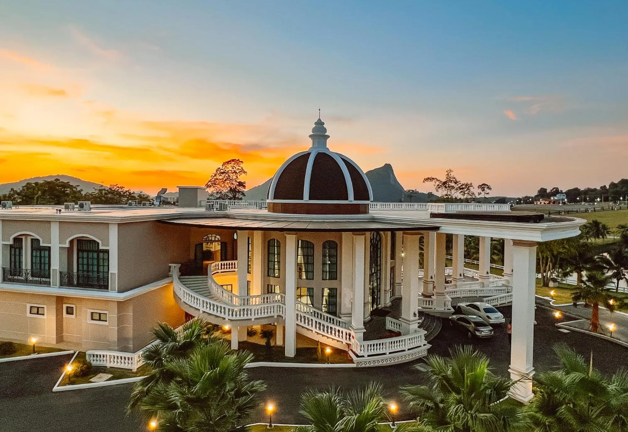 Property building in Grand Lord Hotel & Residence - Pattaya