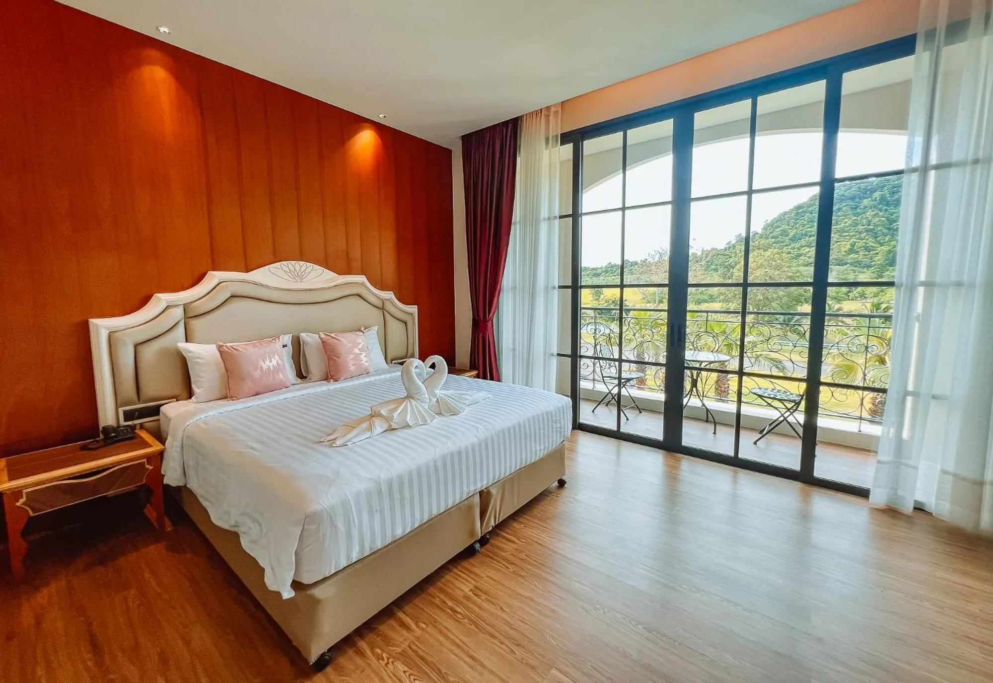 Bedroom, Bed in Grand Lord Hotel & Residence - Pattaya