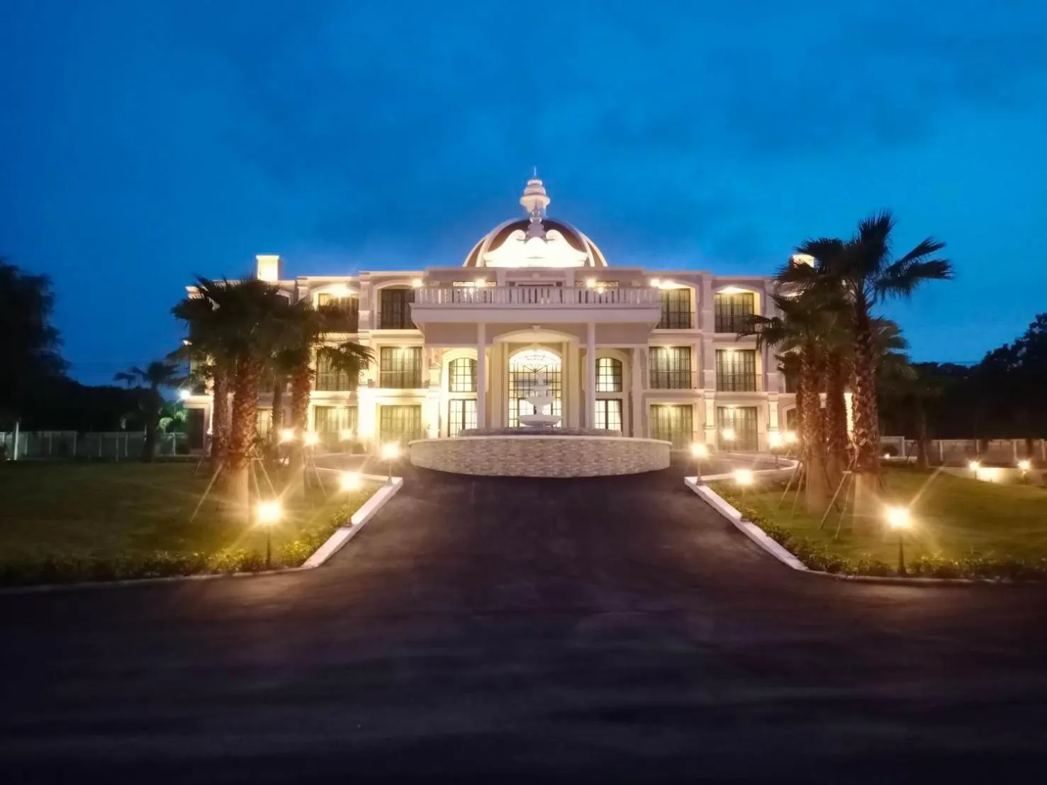 Property building in Grand Lord Hotel & Residence - Pattaya