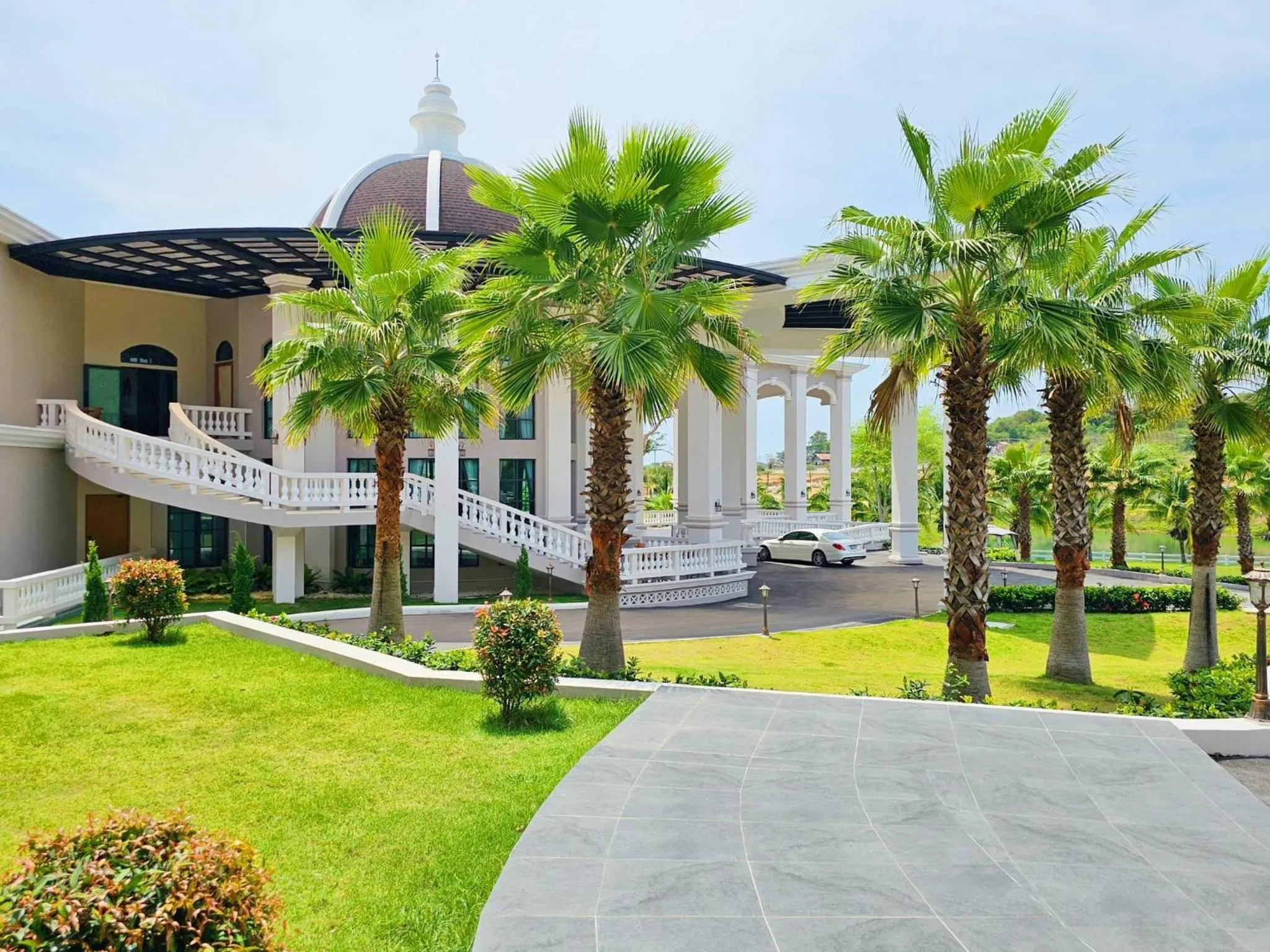 Property building in Grand Lord Hotel & Residence - Pattaya