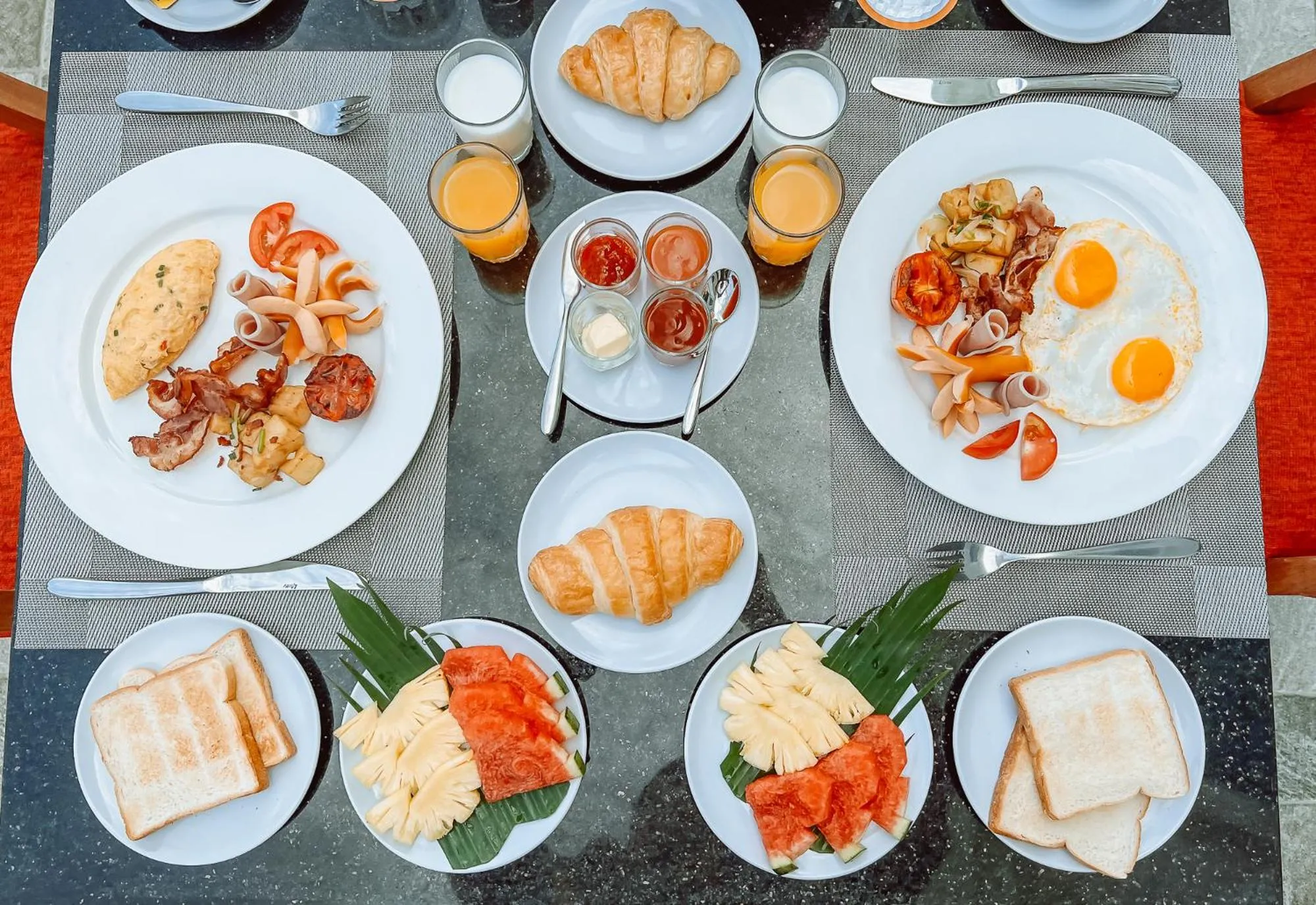 Restaurant/places to eat in Grand Lord Hotel & Residence - Pattaya