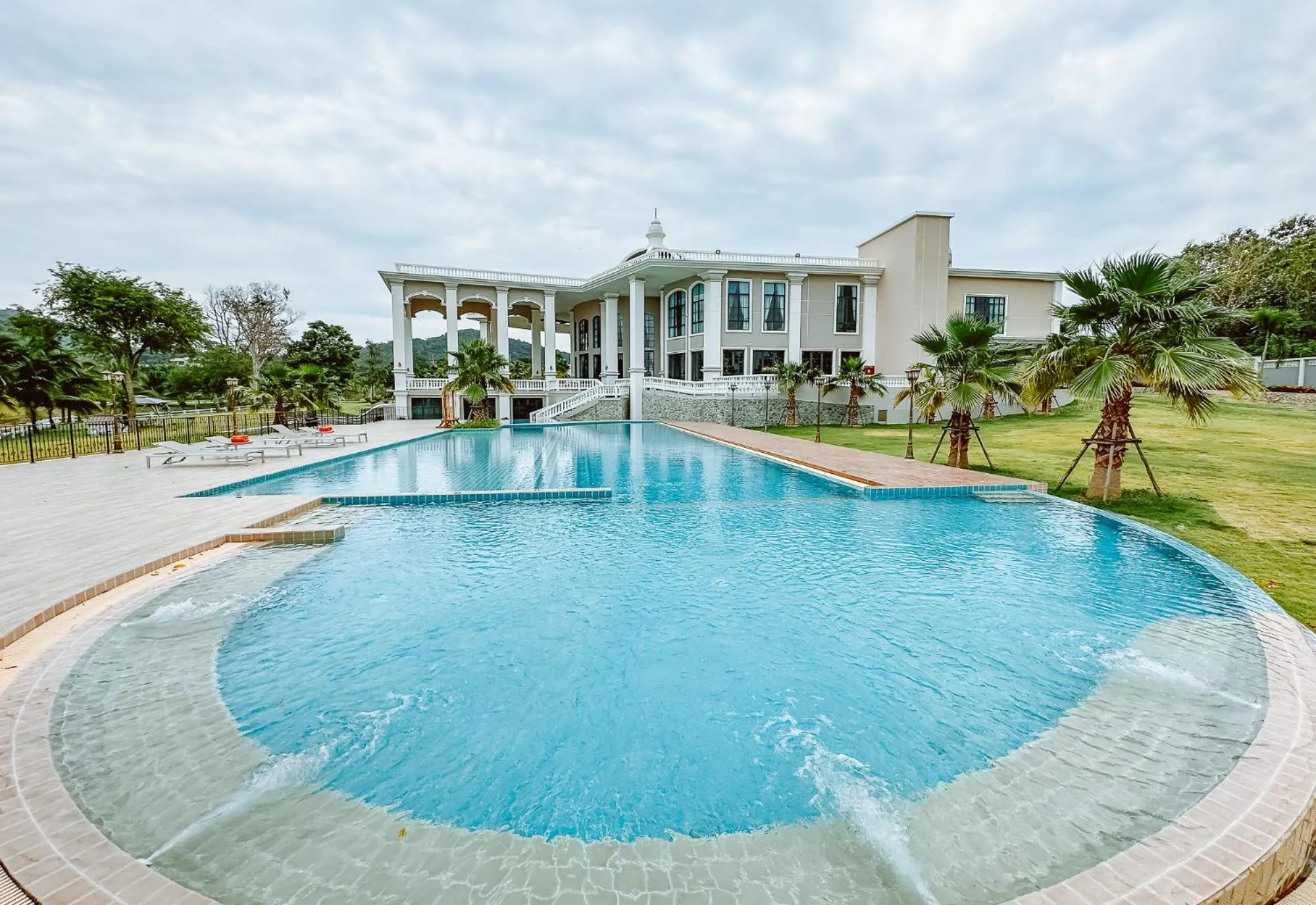 Swimming pool in Grand Lord Hotel & Residence - Pattaya